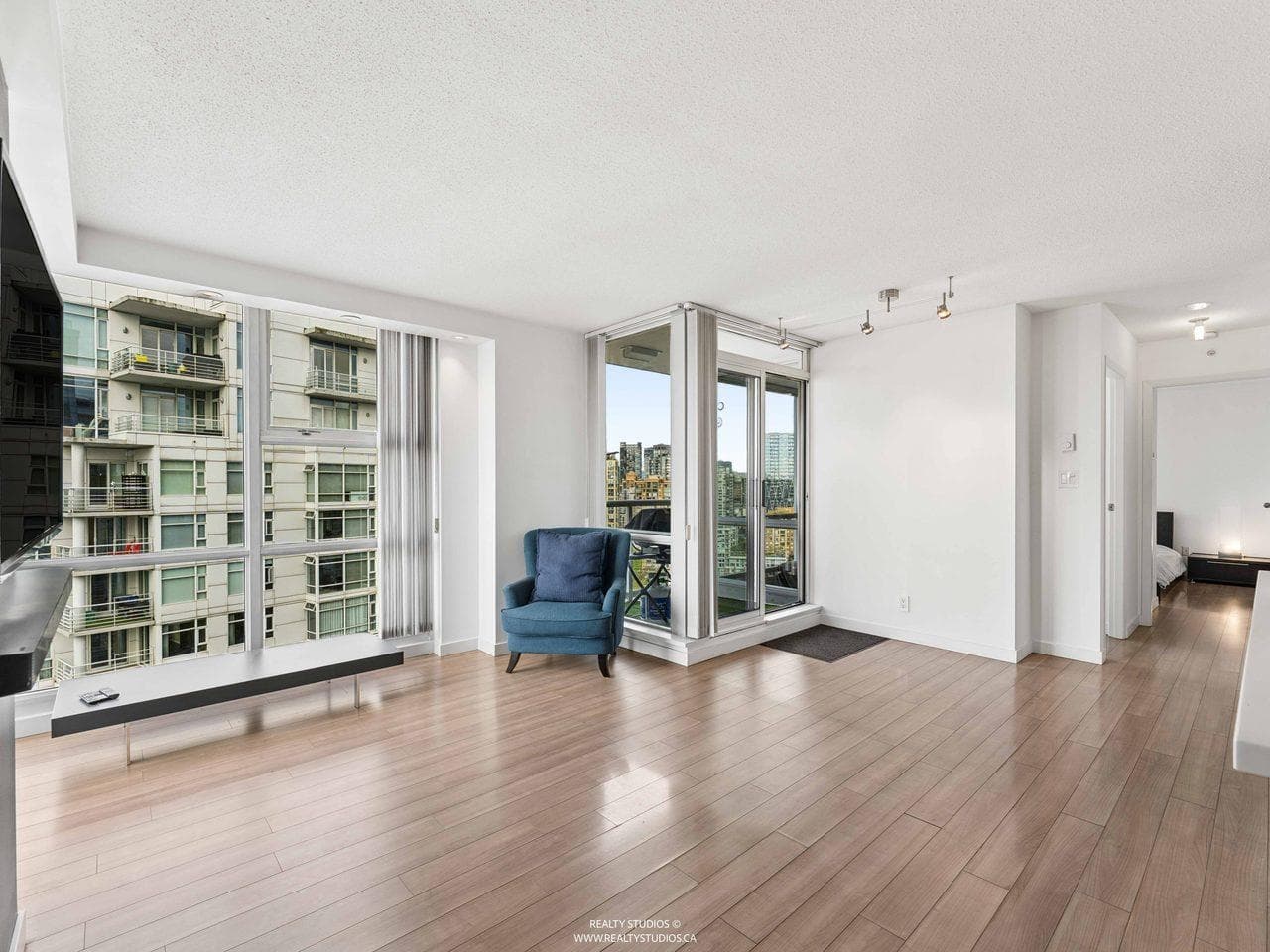 3202 - 193 Aquarius Mews, Vancouver, V6Z 2Z2 — photo 4
