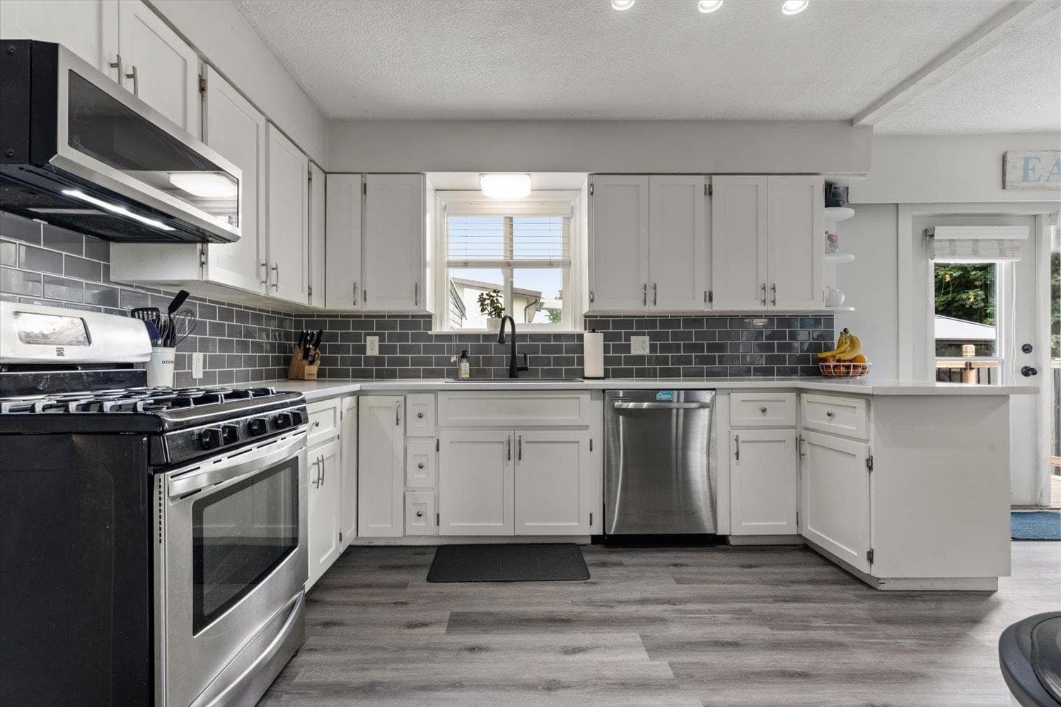 46551 Teton Avenue, Chilliwack, V2P 6M3 — photo 1