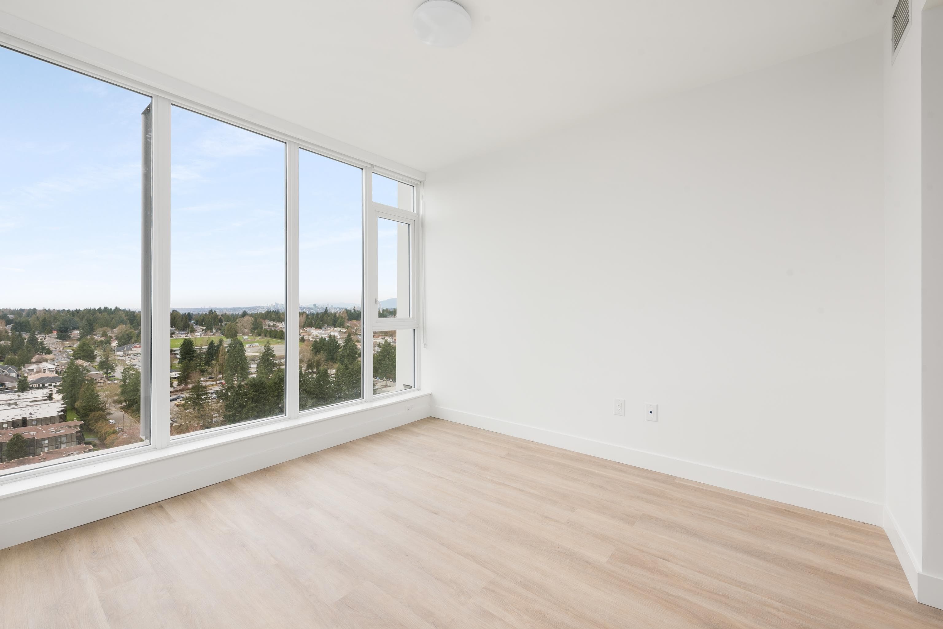 1102 - 9675 King George Boulevard, Surrey, V3T 2V3 — photo 5