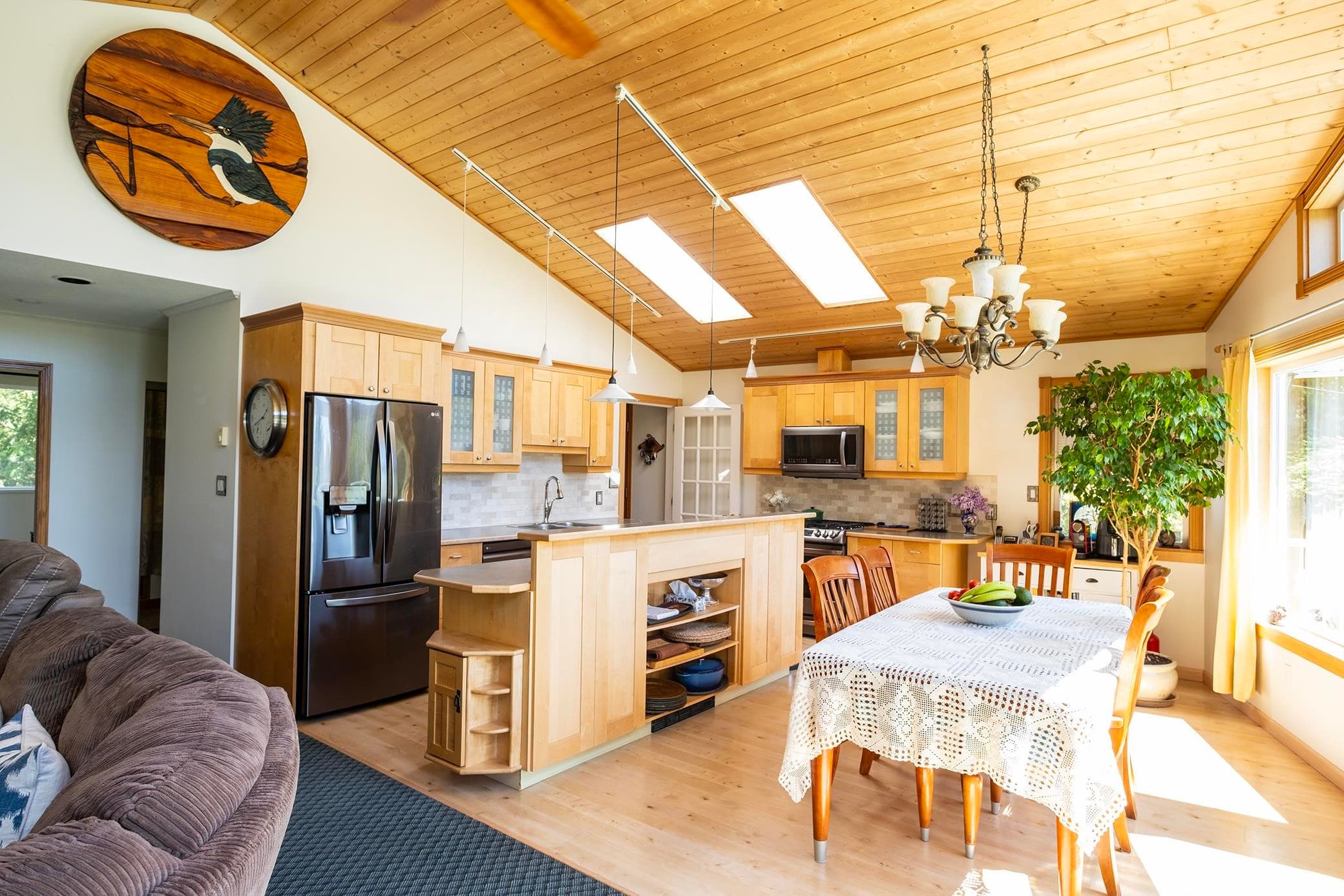 2556 Lower Road, Roberts Creek, V0N 2W4 — photo 2