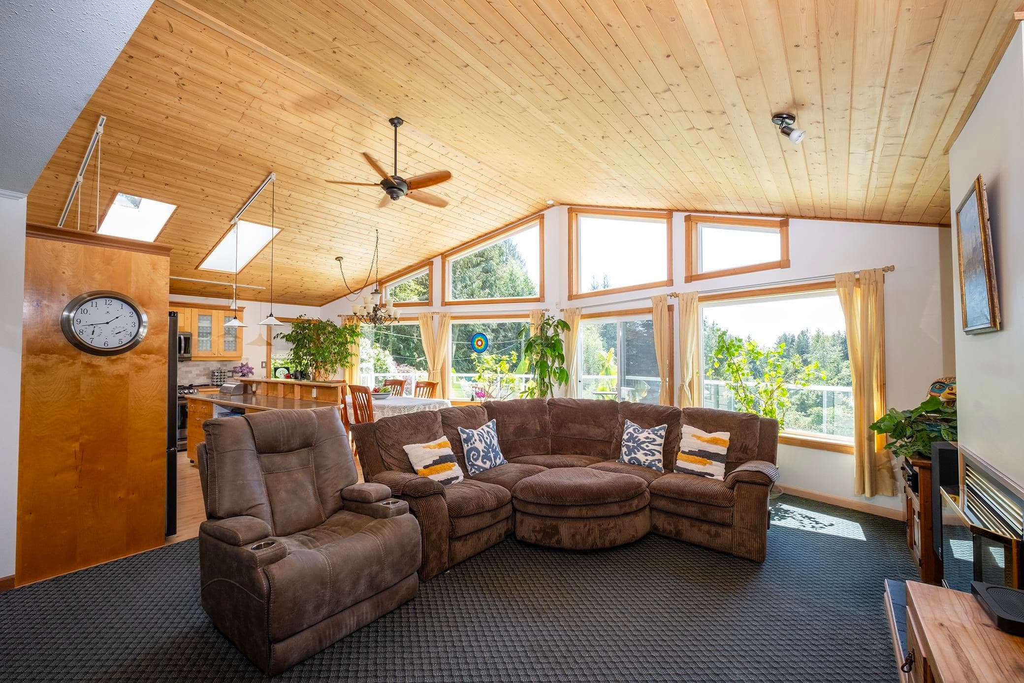 2556 Lower Road, Roberts Creek, V0N 2W4 — photo 5