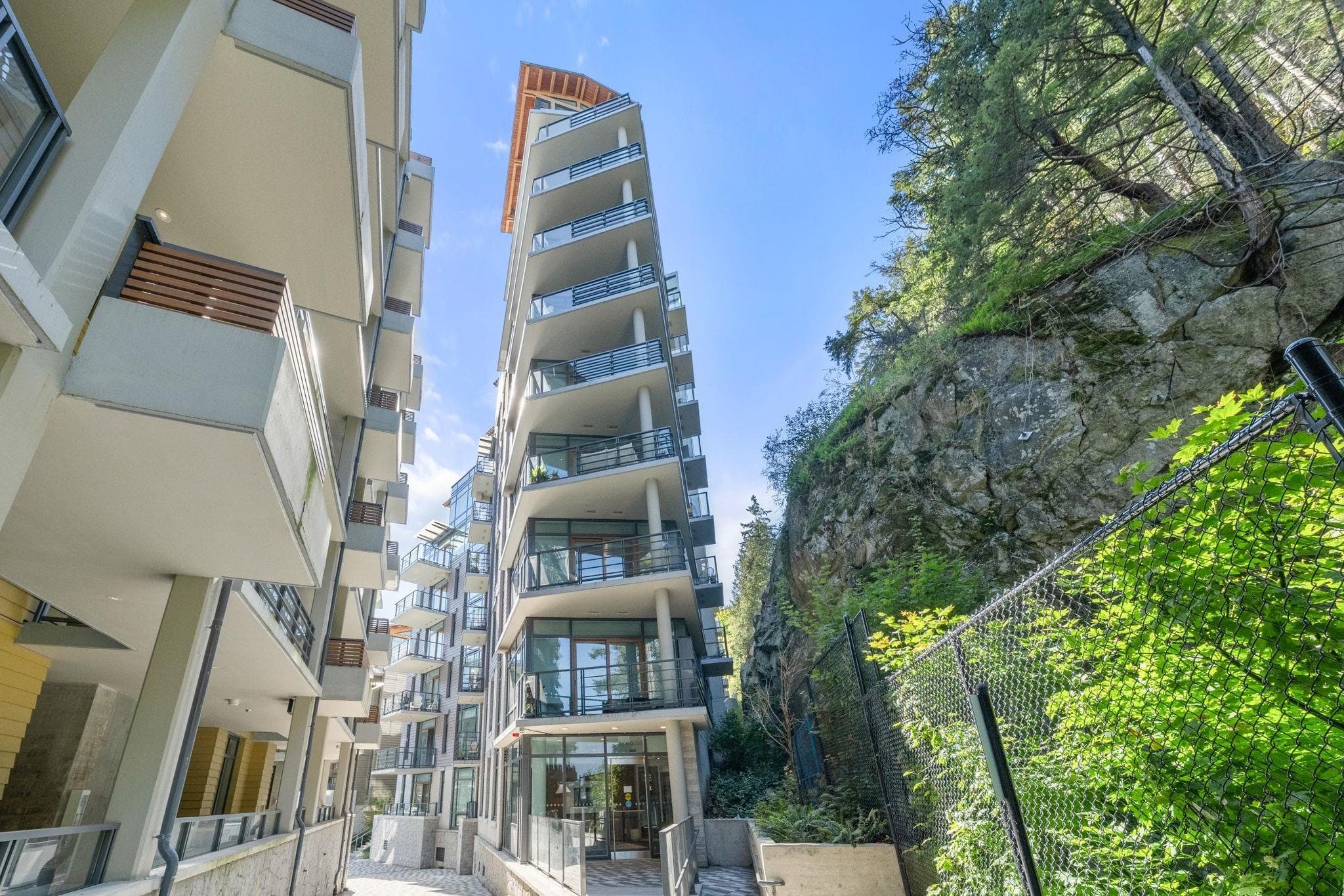 404 - 6699 Nelson Avenue, West Vancouver, V7W 2B2 — photo 1