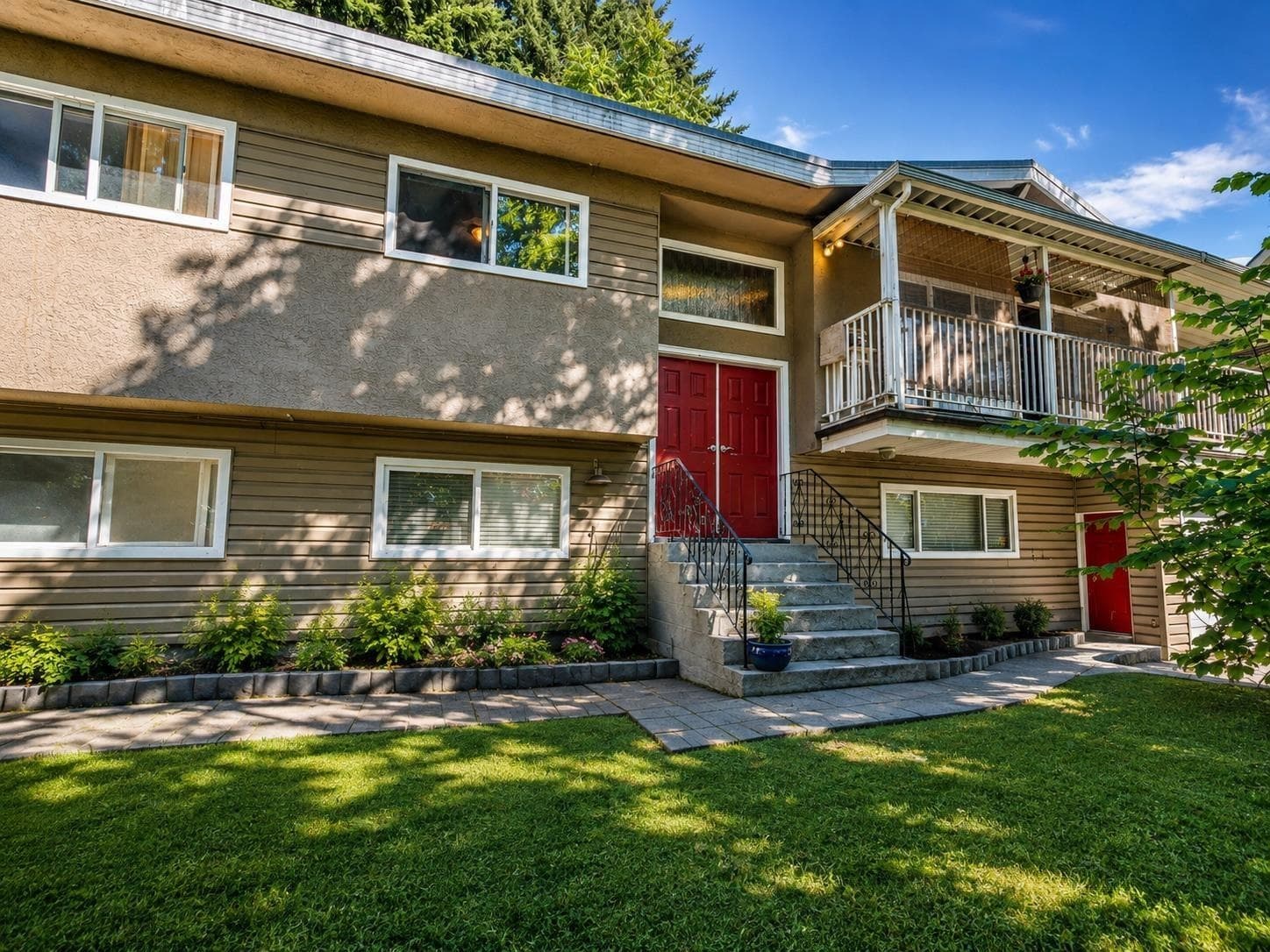 1825 Brunette Avenue, Coquitlam, V3K 1H3 — photo 1