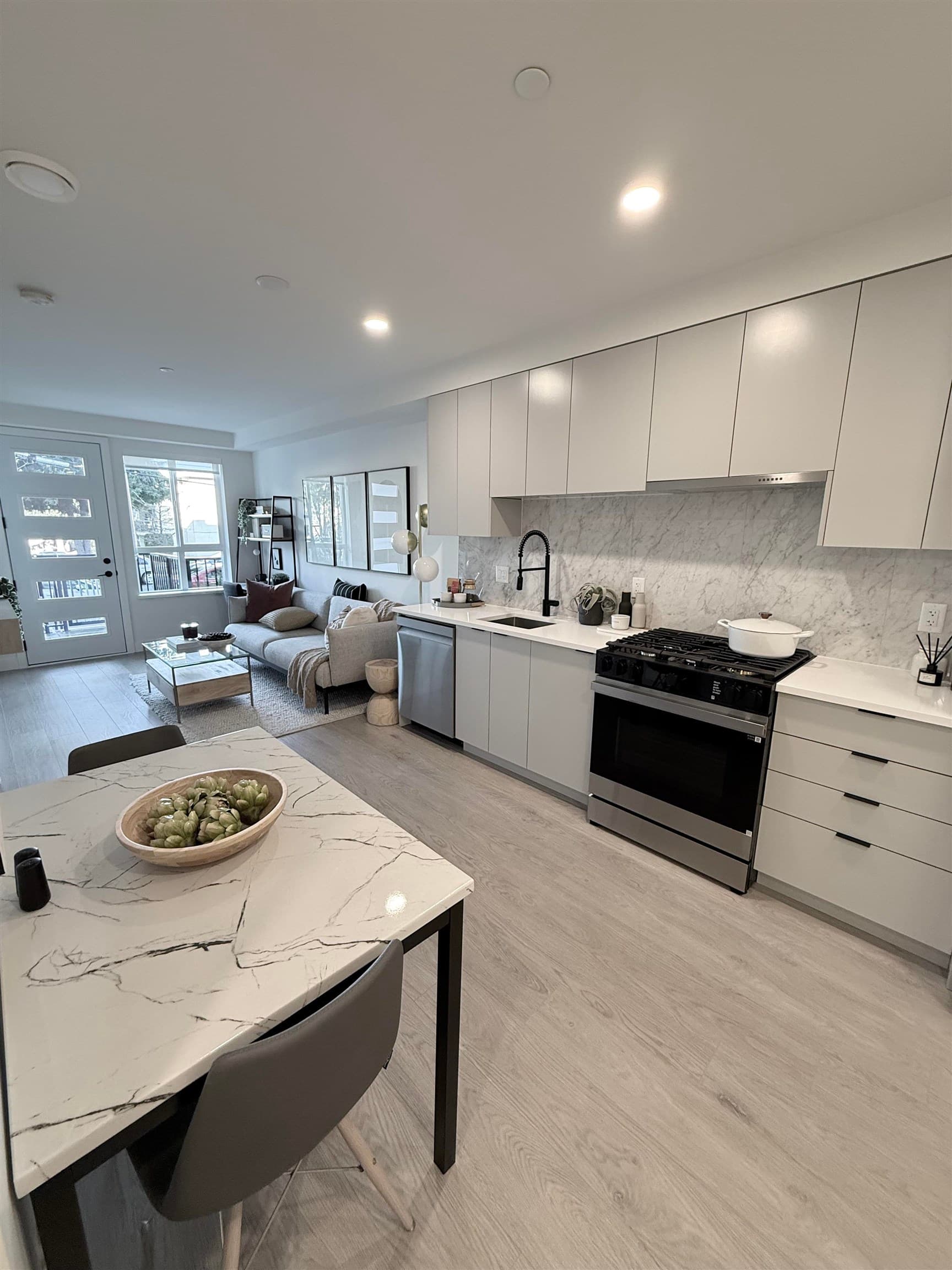 502 - 13258 105 Avenue, Surrey, V3T 0X4 — photo 1