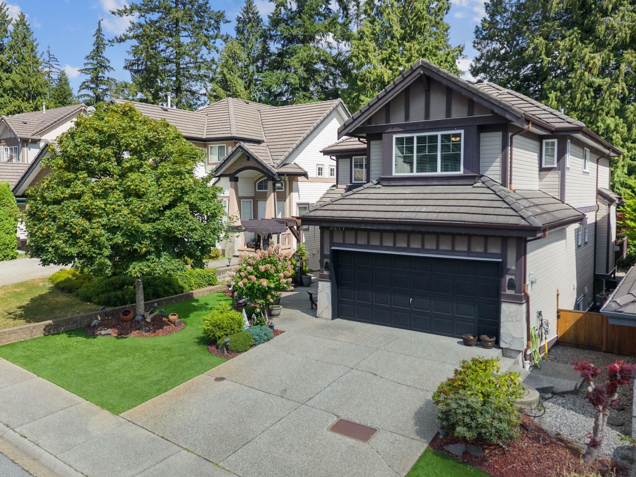 3277 Chartwell Grn, Coquitlam, V3E 3M9 — photo 2