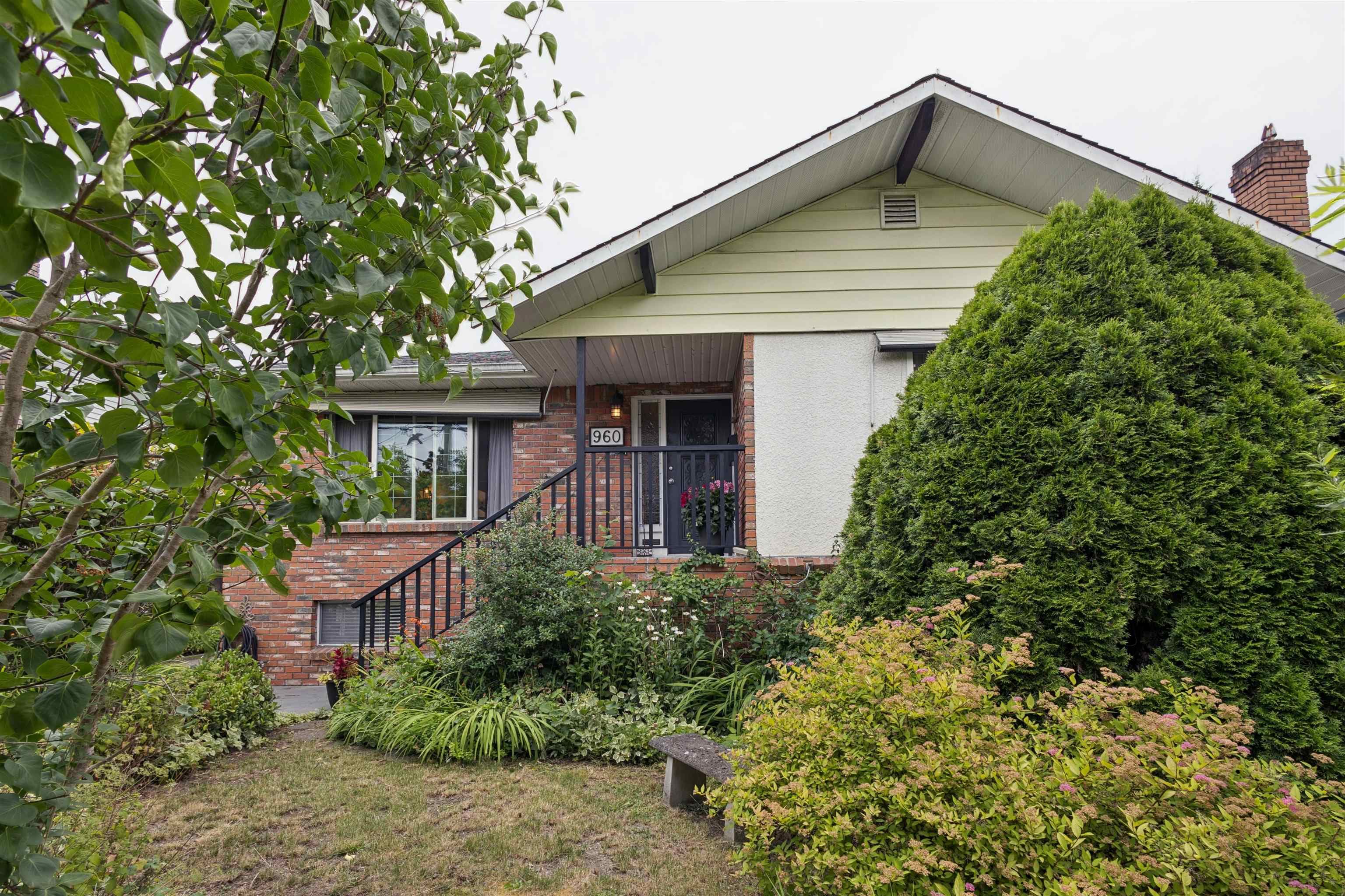 960 Cliff Avenue, Burnaby, V5A 2J5 — photo 1