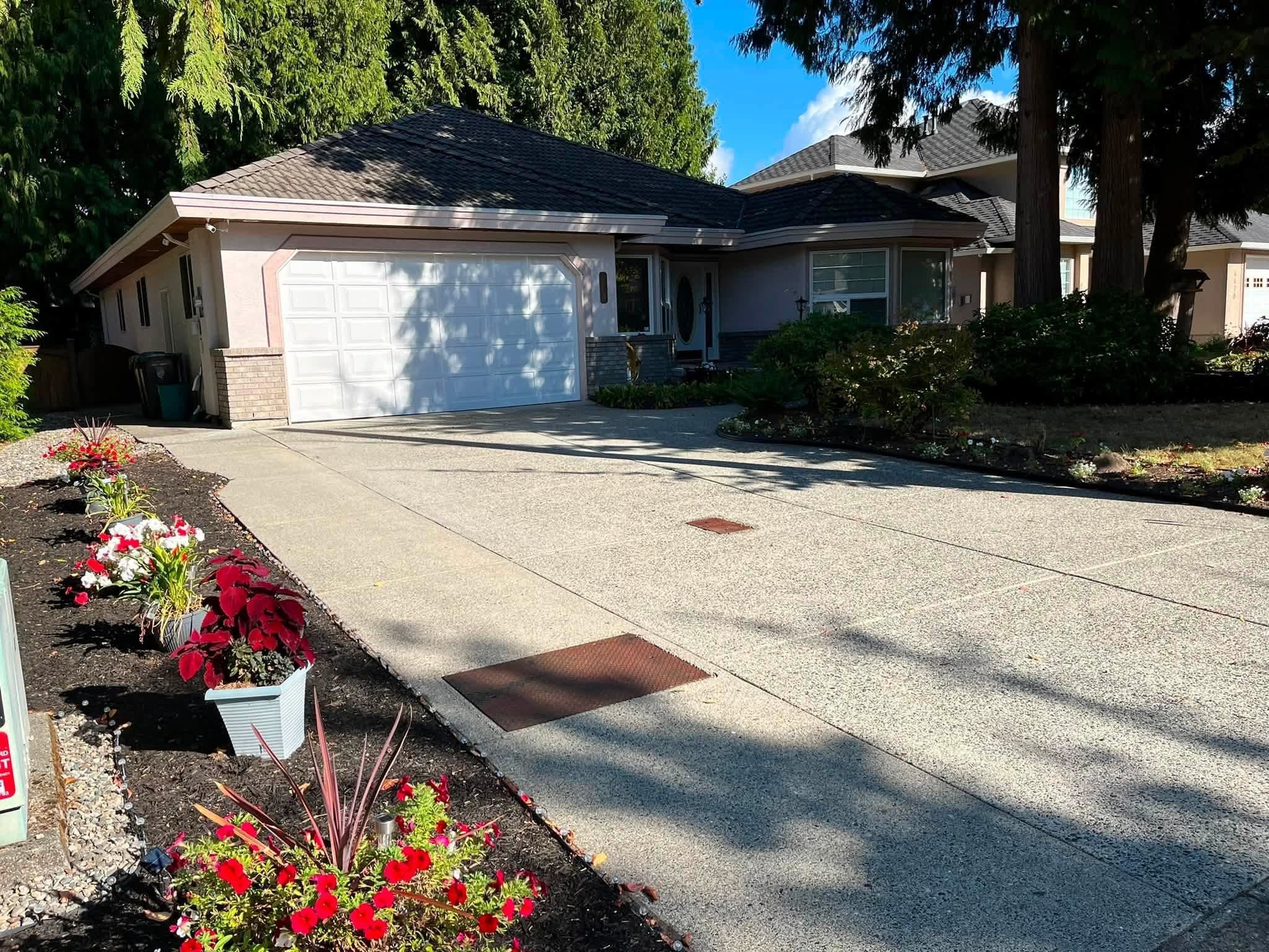 4484 210a Street, Langley, V3A 8M2 — photo 1