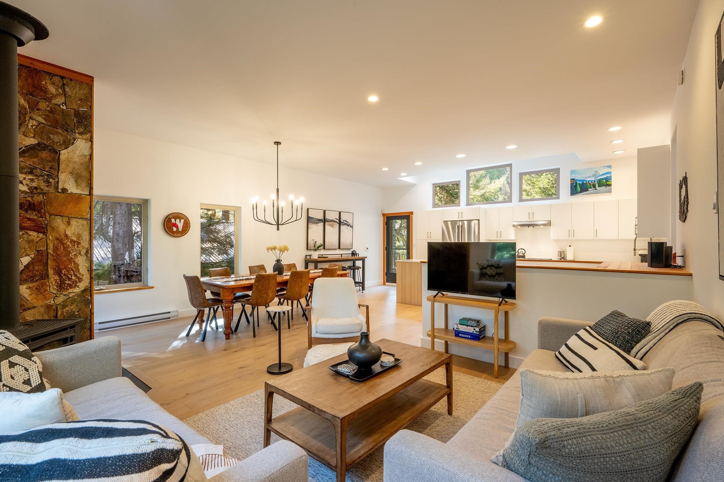 3125 Hawthorne Place, Whistler, V8E 0B8 — photo 1