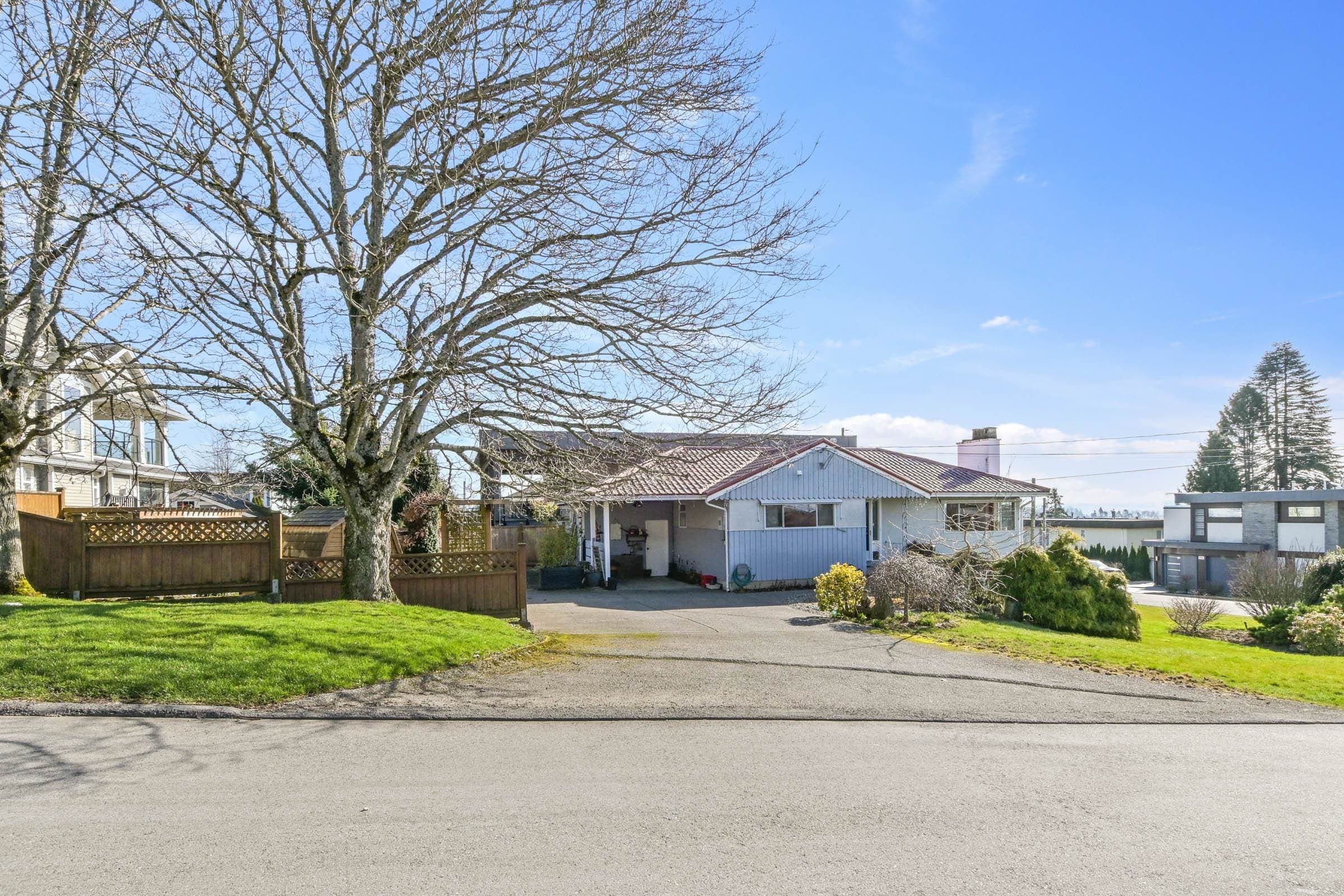 15761 Cliff Avenue, White Rock, V4B 1W4 — photo 2