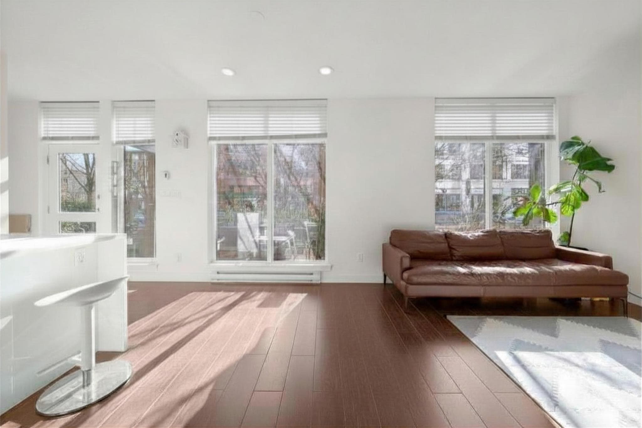 1053 Homer Street, Vancouver, V6B 2X5 — photo 2