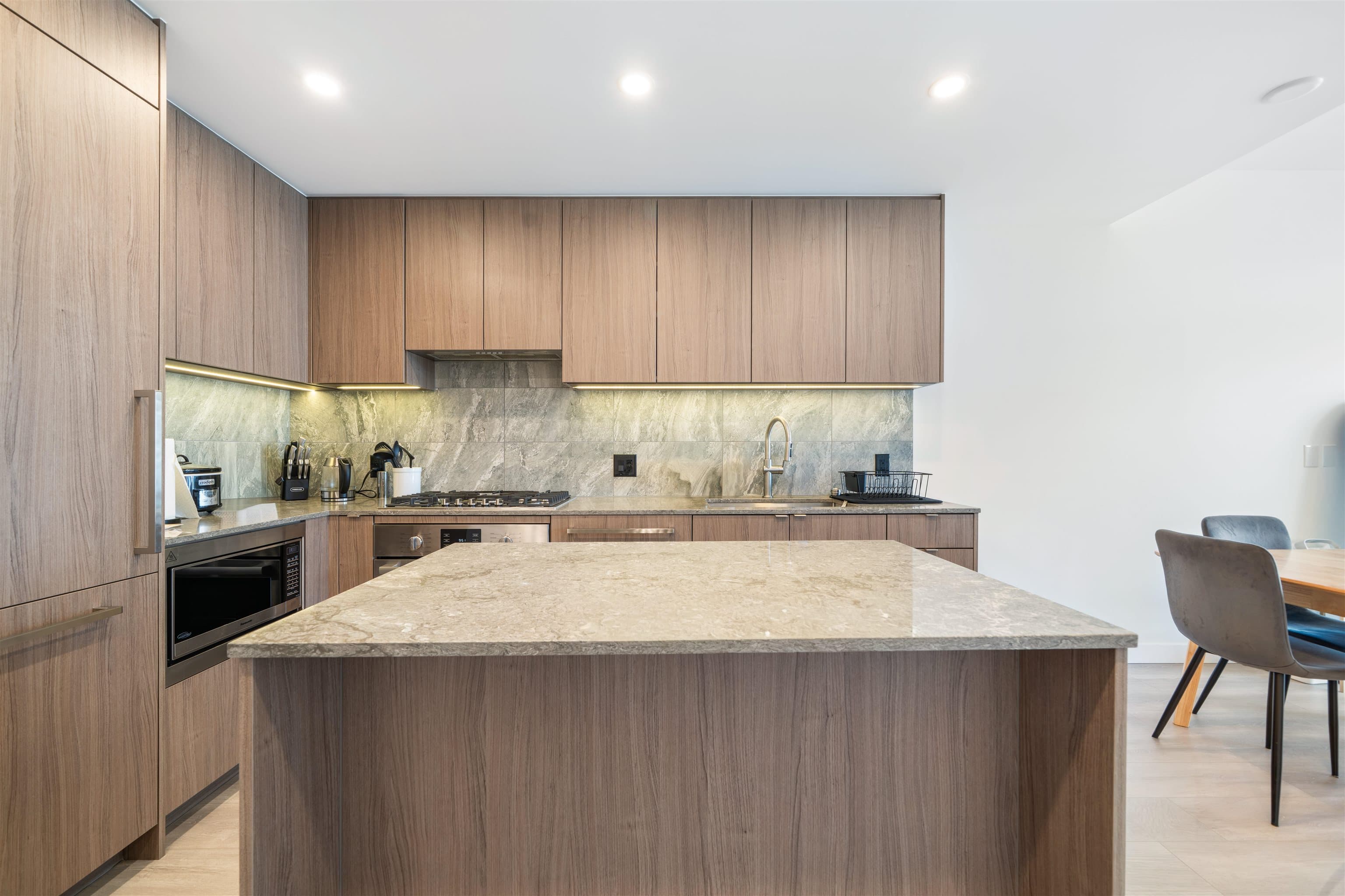 626 Claremont Street, Coquitlam, V3J 0T1 — photo 2
