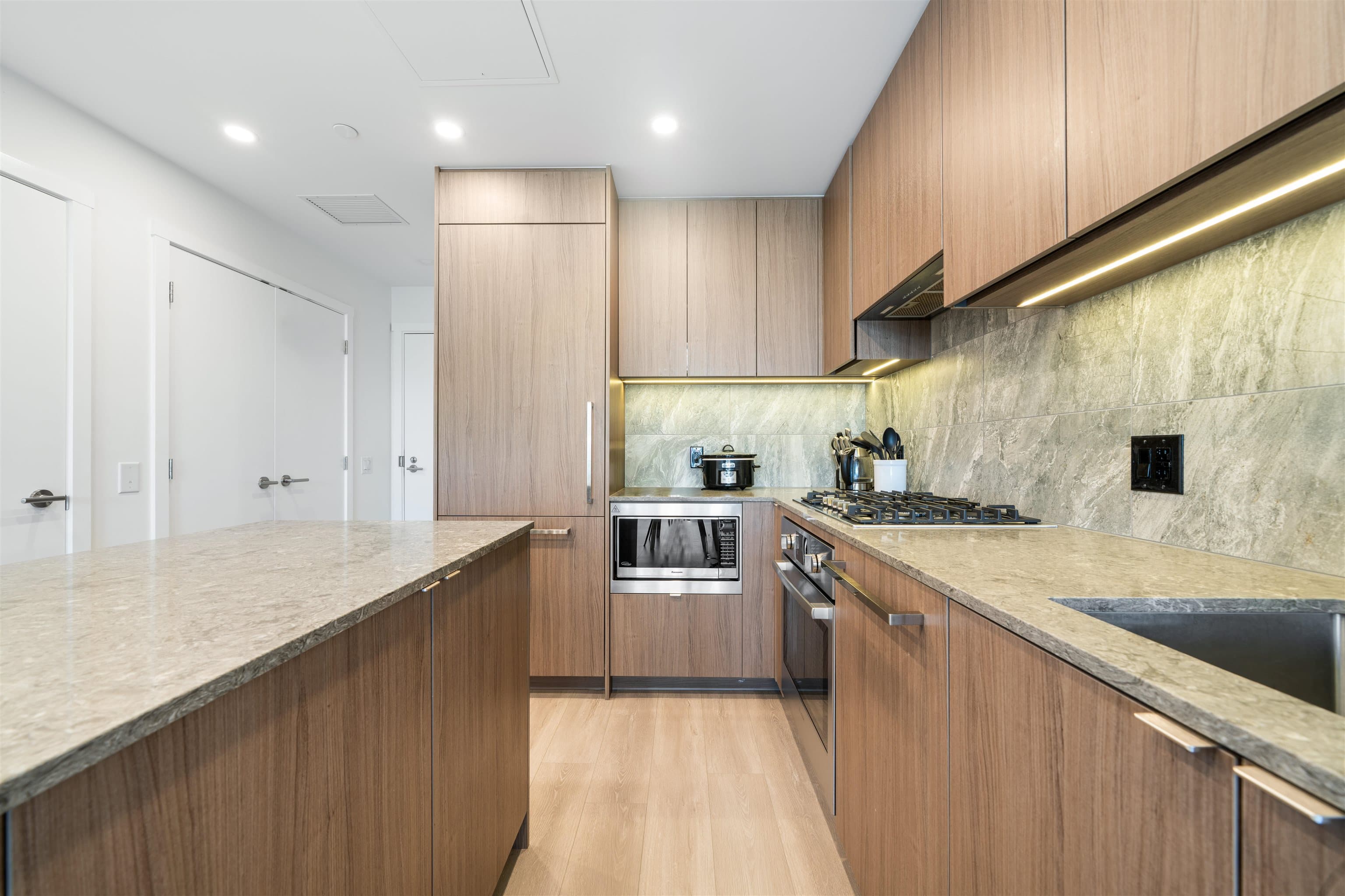 626 Claremont Street, Coquitlam, V3J 0T1 — photo 3