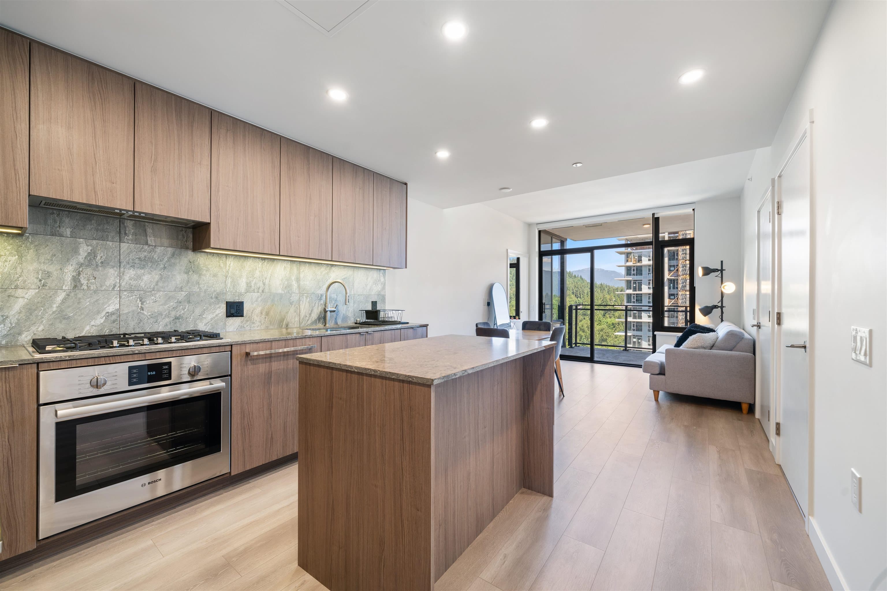 626 Claremont Street, Coquitlam, V3J 0T1 — photo 1