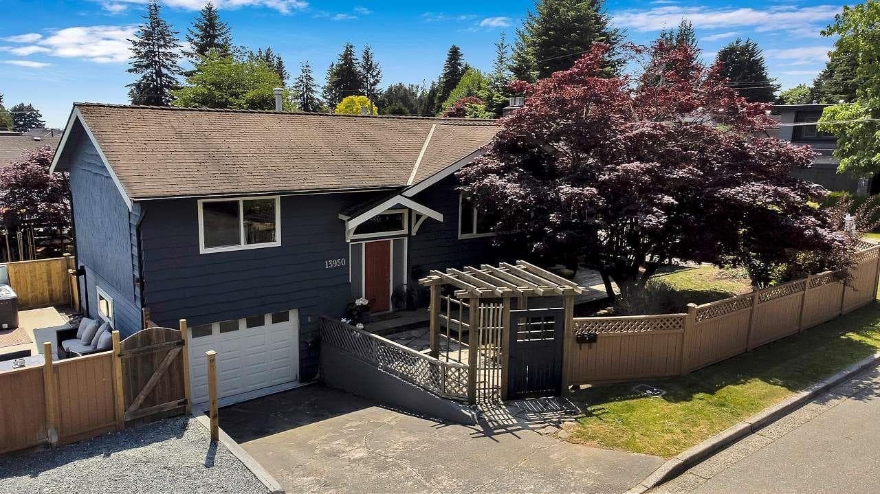 13950 Blackburn Avenue, White Rock, V4B 2Z5 — photo 1