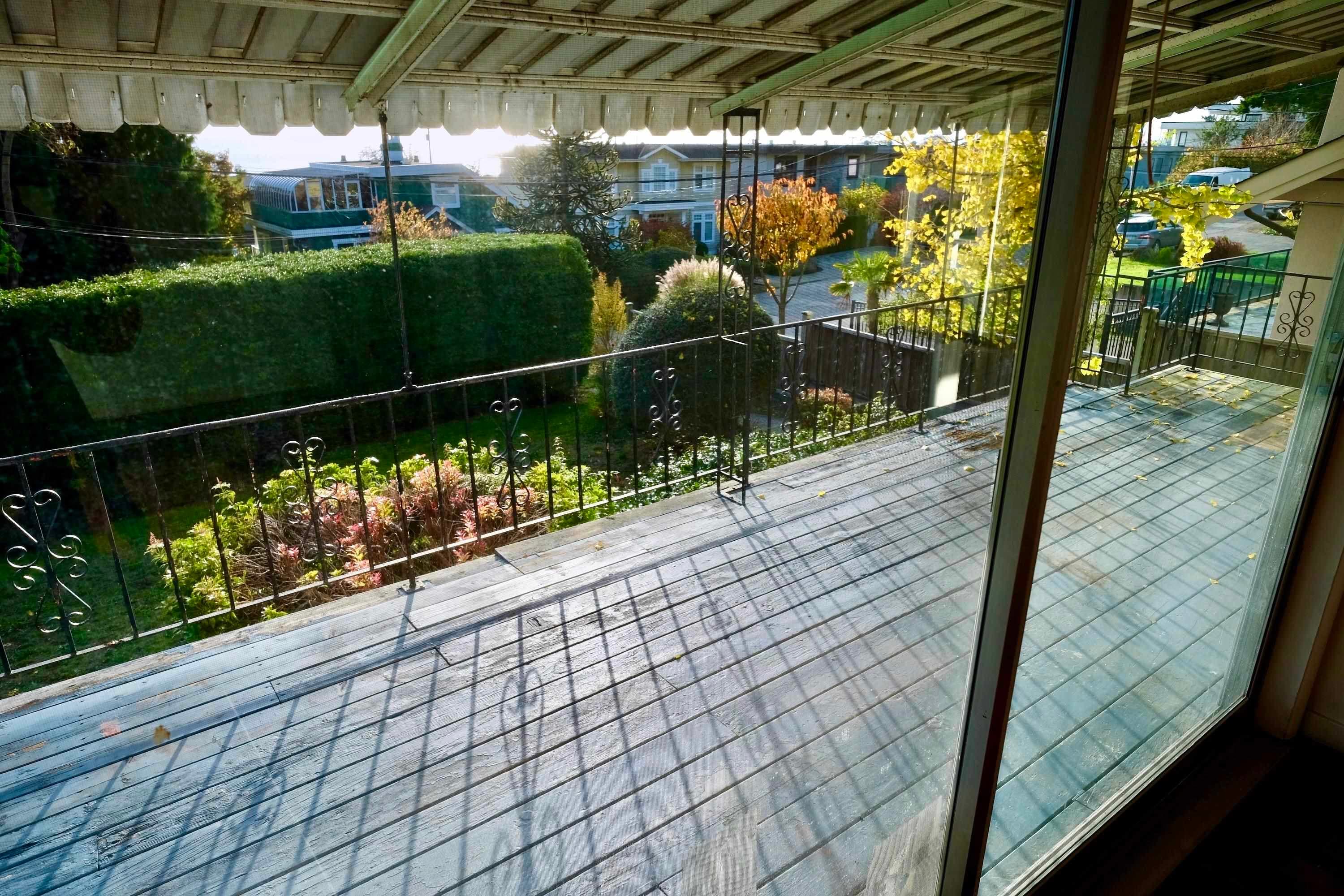 House - 14683 West Beach Avenue, White Rock, V4B 2T9 — photo 2