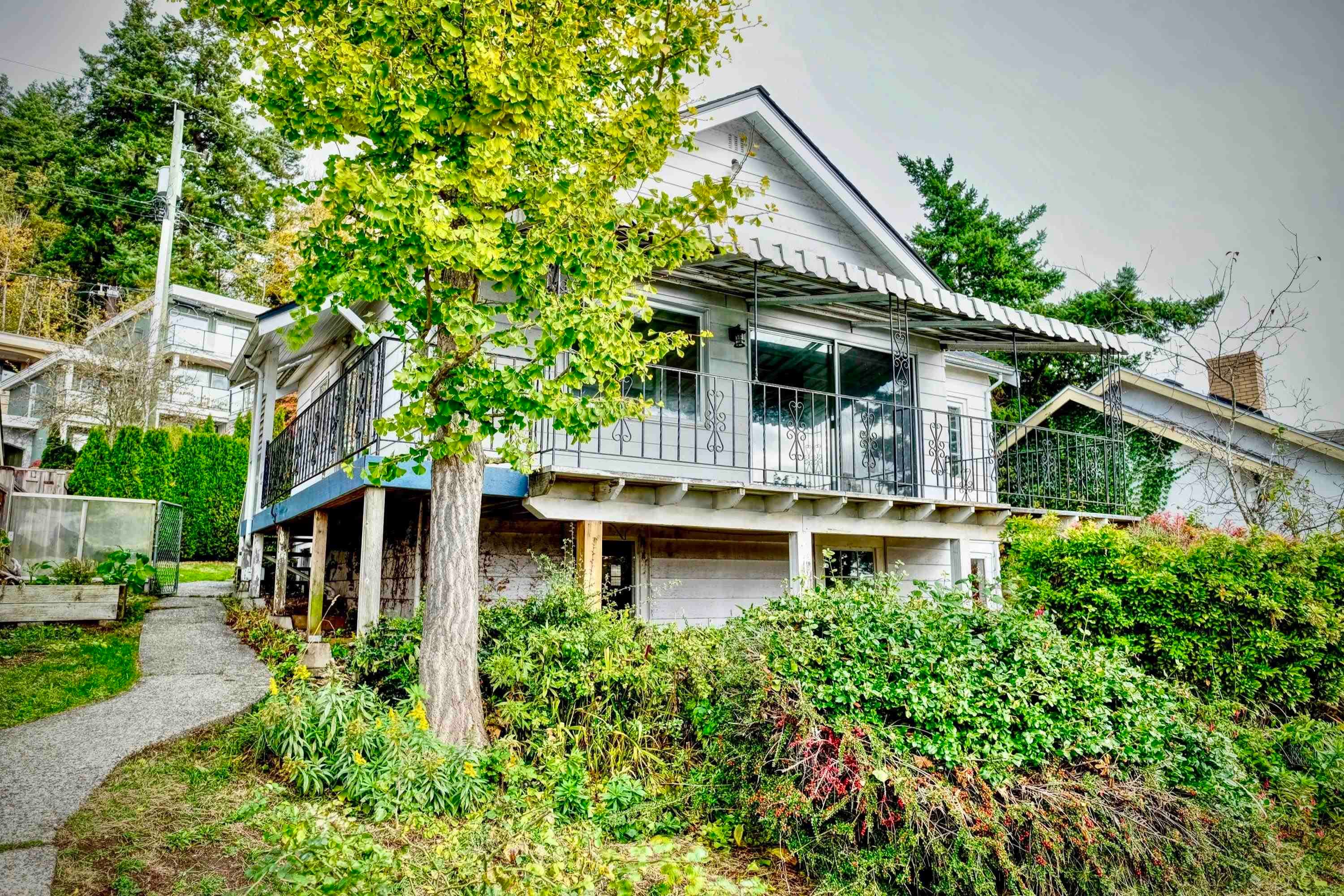 House - 14683 West Beach Avenue, White Rock