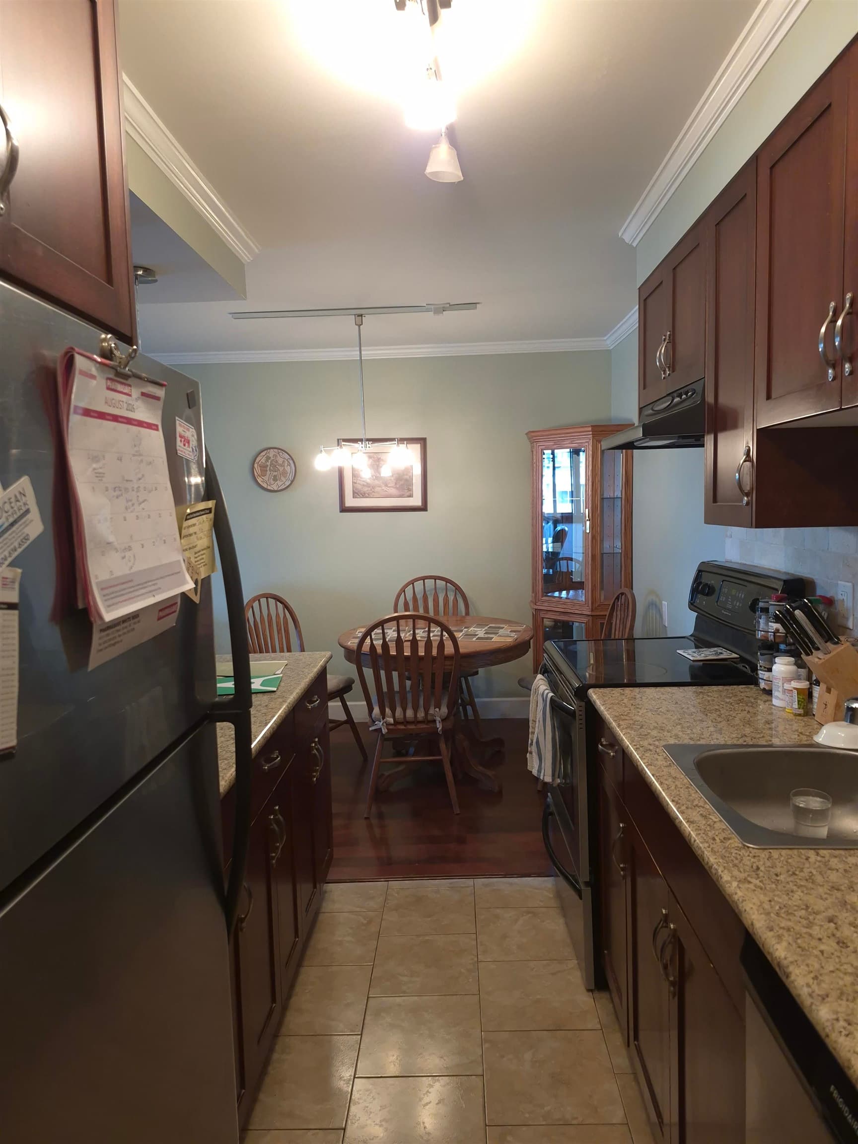 313 - 1448 Fir Street, White Rock, V4B 4B4 — photo 5