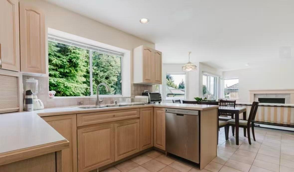 main and upper - 1565 Bramble Lane, Coquitlam, V3E 2T5 — photo 5