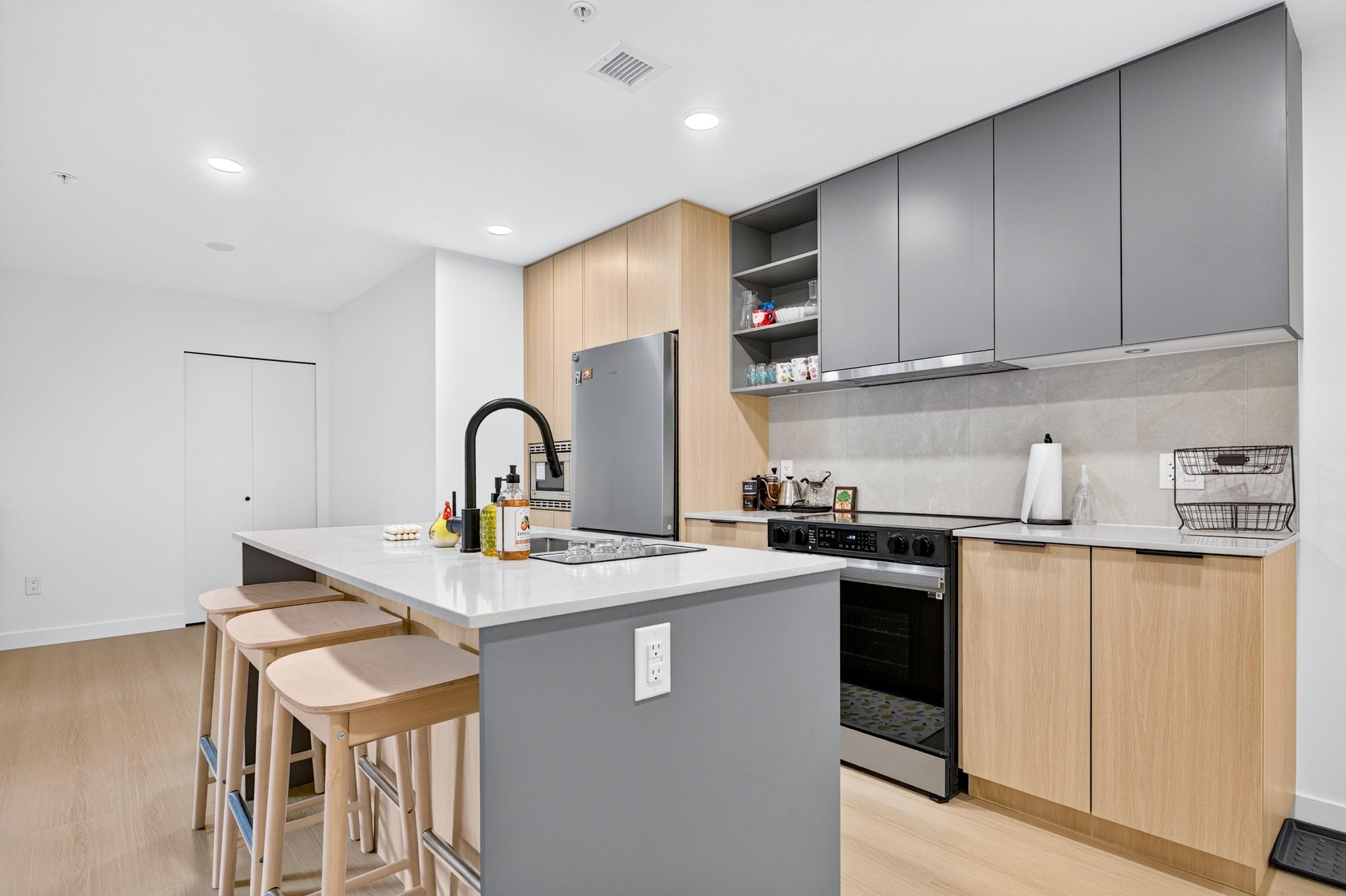 105 - 13439 94a Avenue, Surrey, V3V 0G9 — photo 1