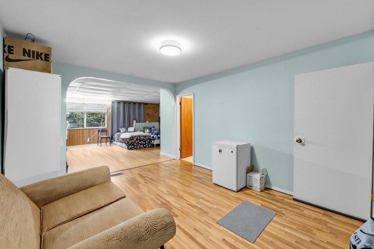 7674 Burris Street, Burnaby, V5E 1Z3 — photo 4