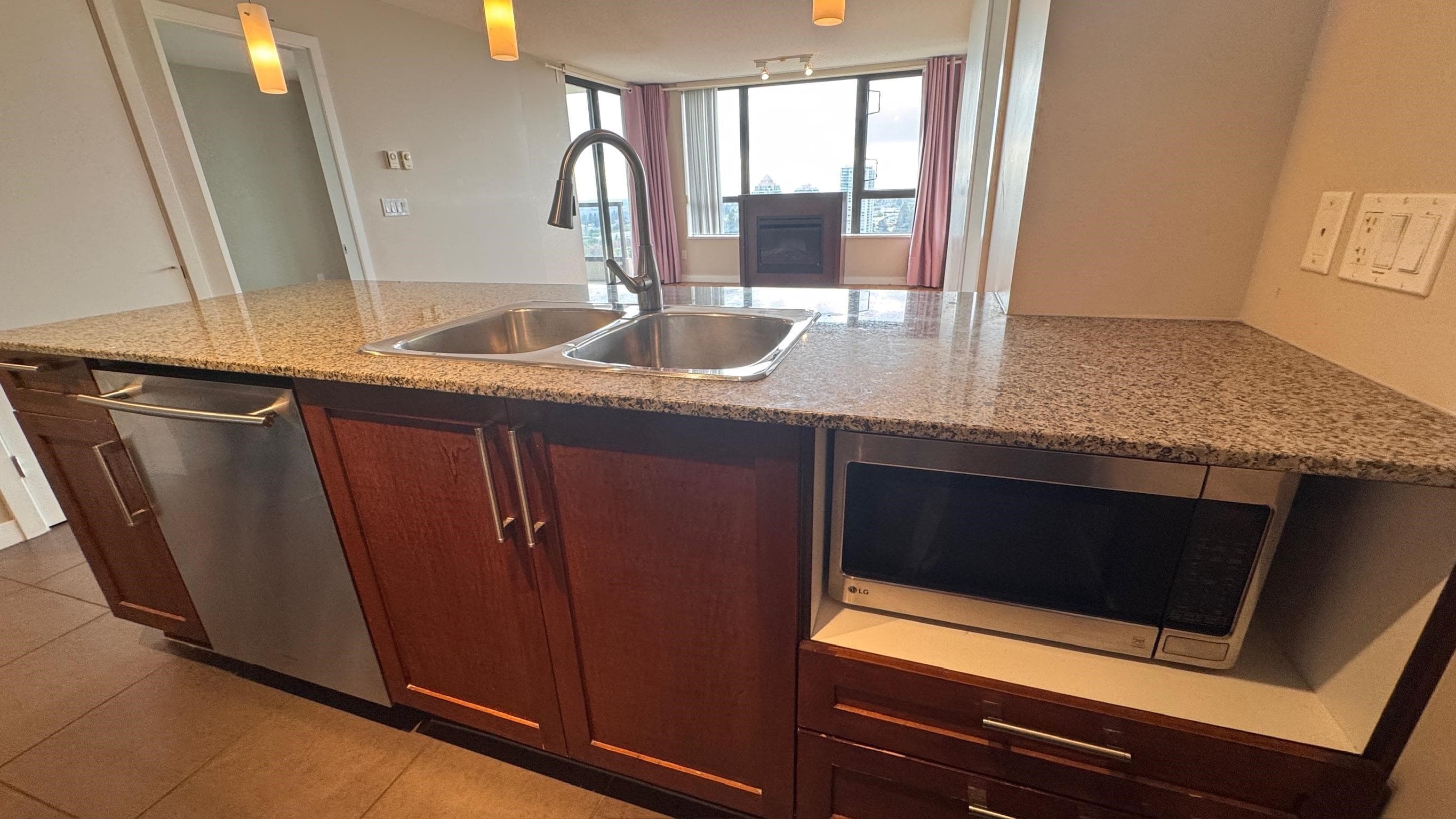 24xx - 7088 Salisbury Avenue, Burnaby, V5E 0A4 — photo 3