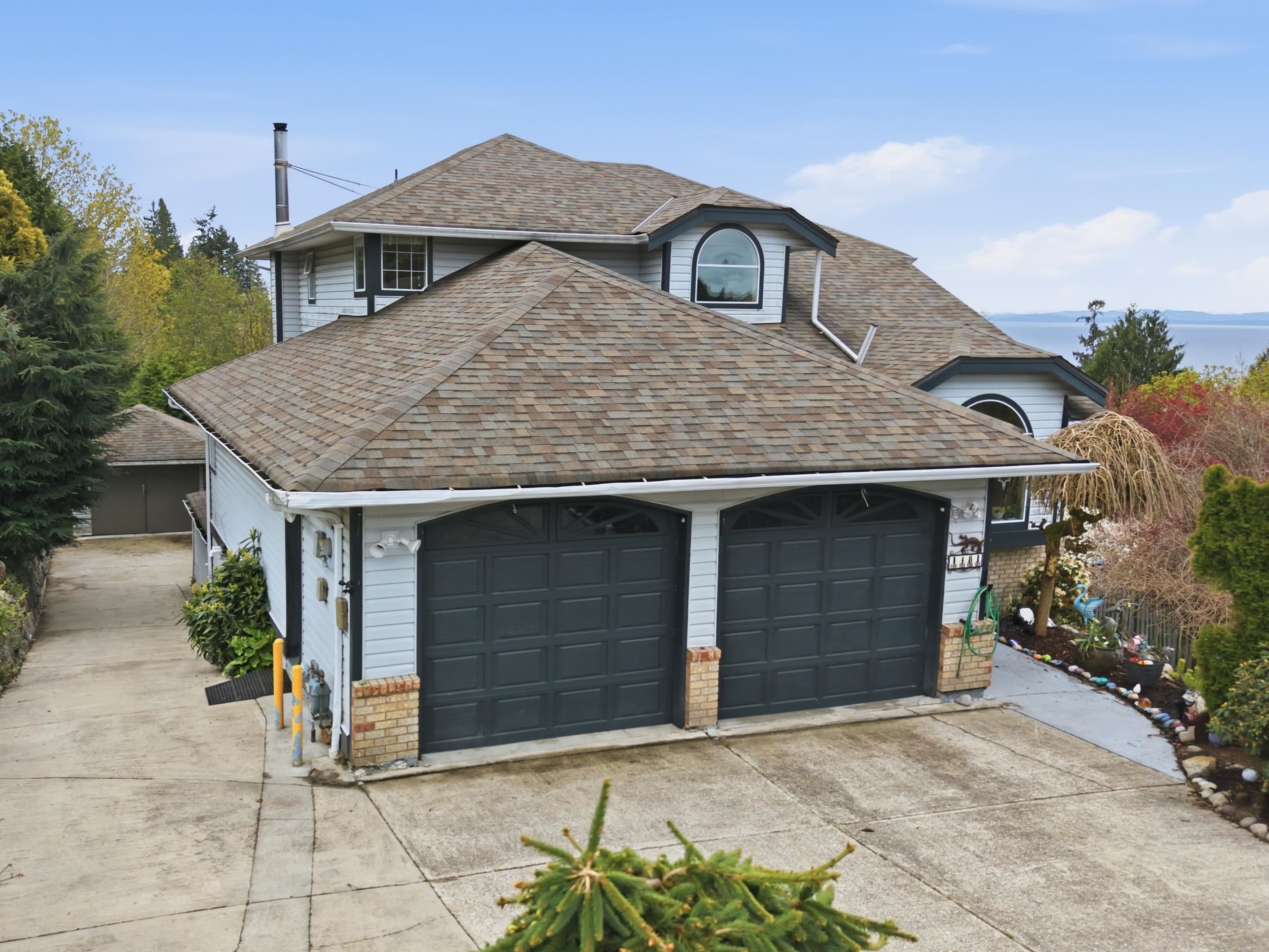 1481 Shaughnessy Place, Gibsons, V0N 1V5 — photo 1