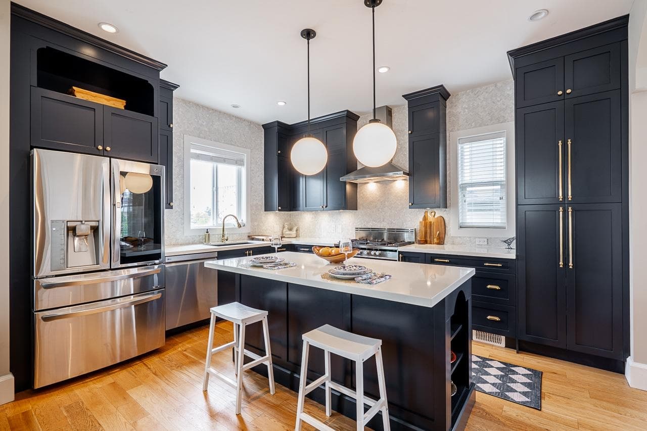 457 E 11th Street, North Vancouver, V7L 2H3 — photo 1