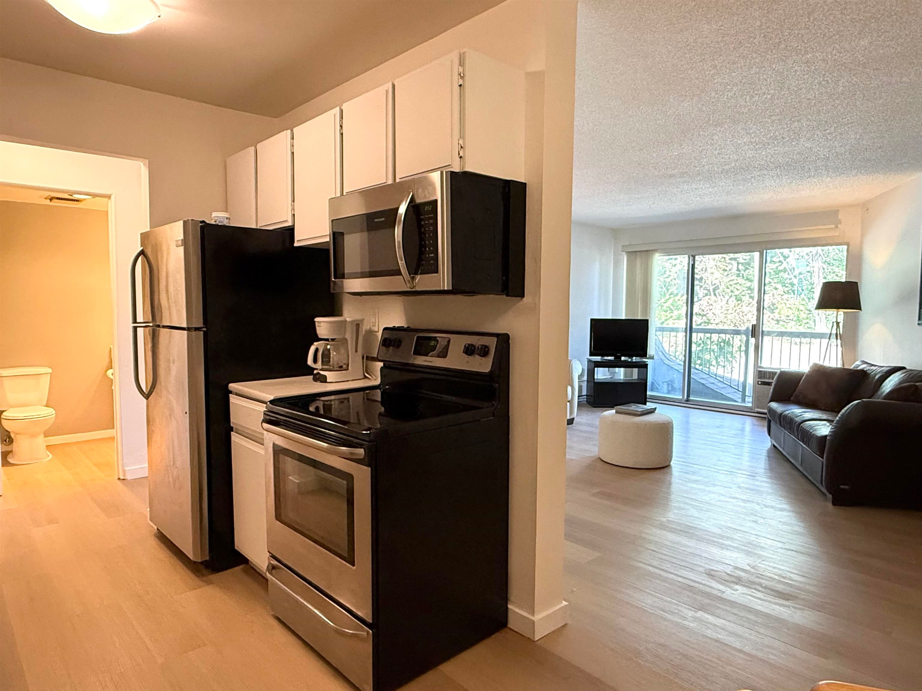 218 - 15020 North Bluff Road, White Rock, V4B 5A4 — photo 3