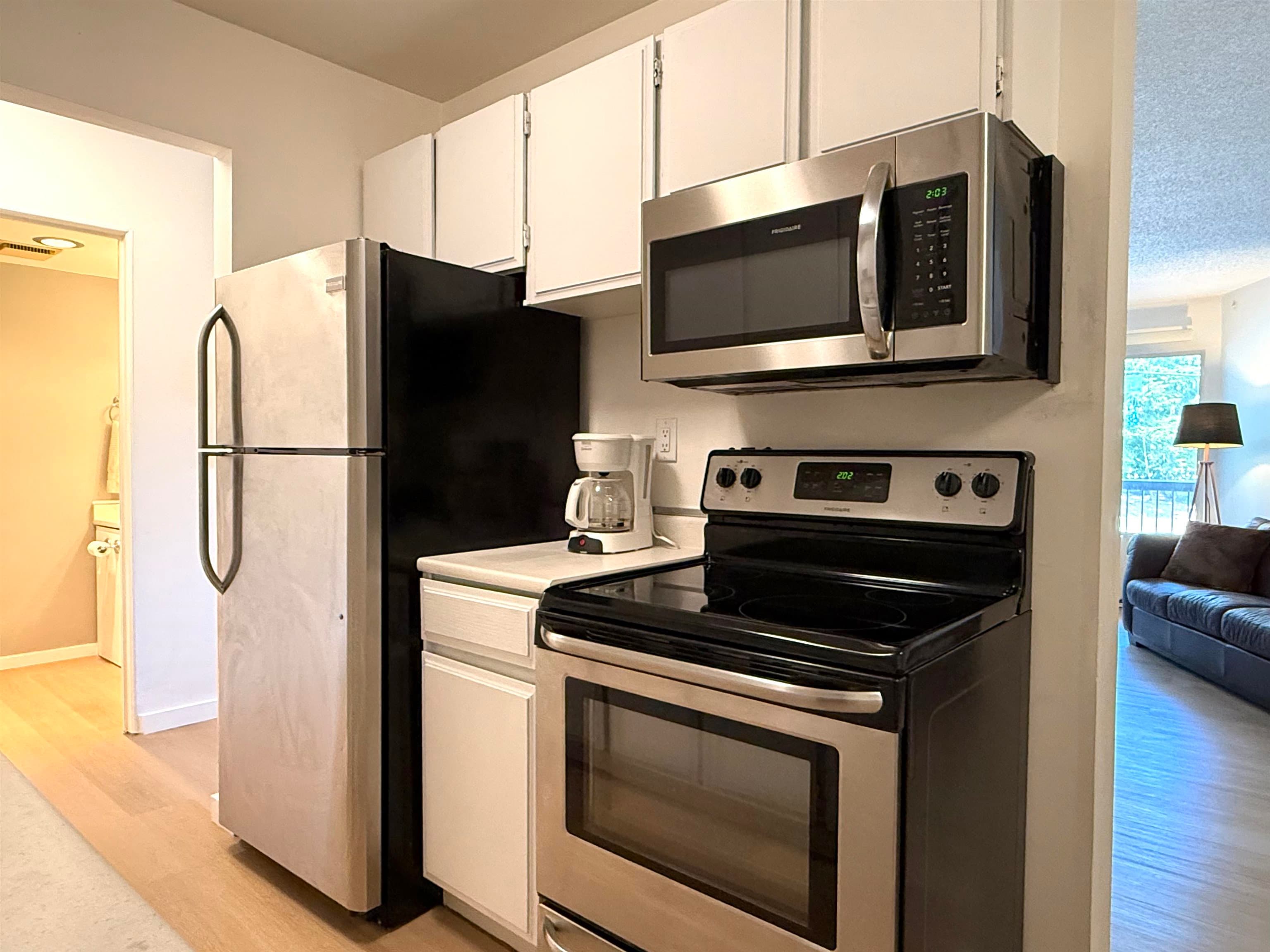 218 - 15020 North Bluff Road, White Rock, V4B 5A4 — photo 5