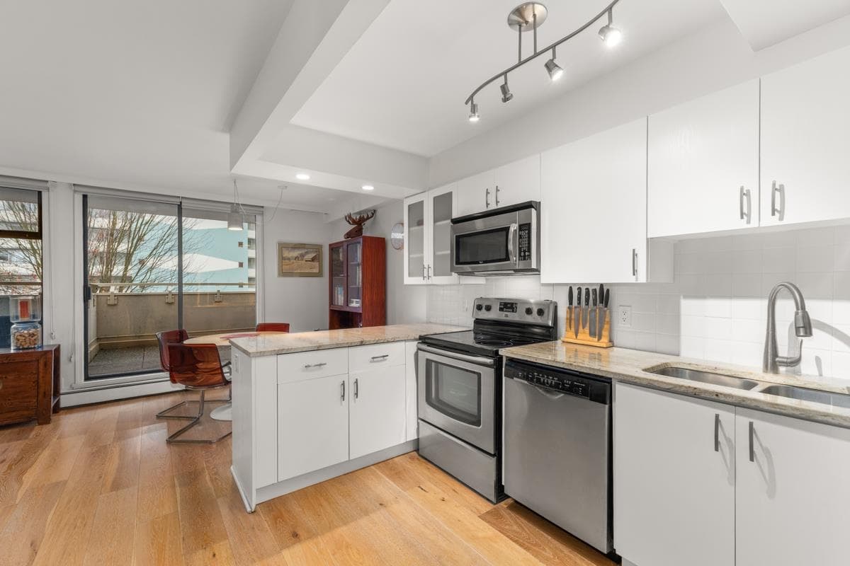 401 - 1819 Pendrell Street, Vancouver