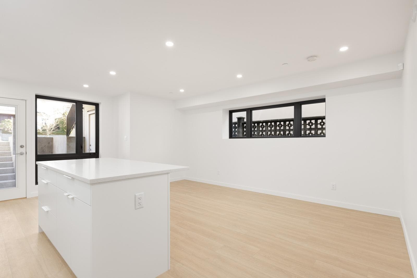 5449 Columbia Street, Vancouver, V5Y 3H4 — photo 5