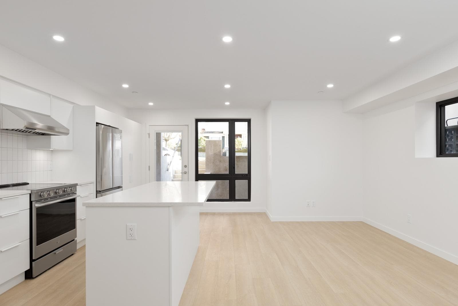 5449 Columbia Street, Vancouver, V5Y 3H4 — photo 4