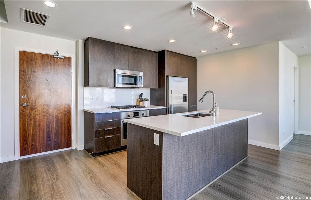 1703 - 8688 Hazelbridge Way, Richmond, V6X 0R6 — photo 3