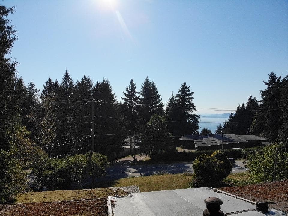 5292 Nestman Road, Sechelt, V7Z 0G6 — photo 1