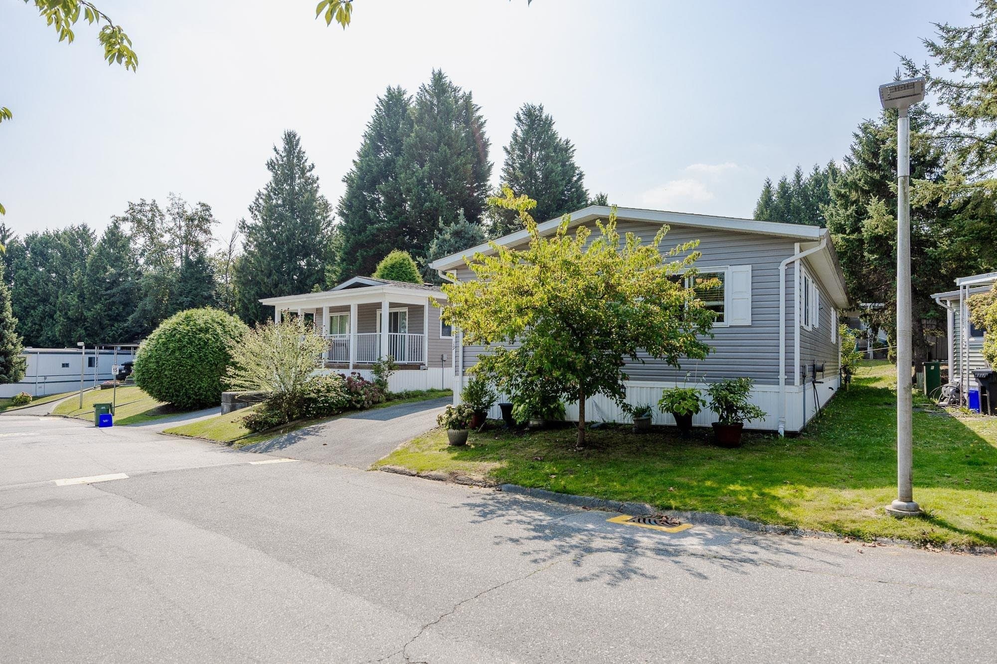 19 - 8220 King George Boulevard, Surrey, V3W 6E1 — photo 2