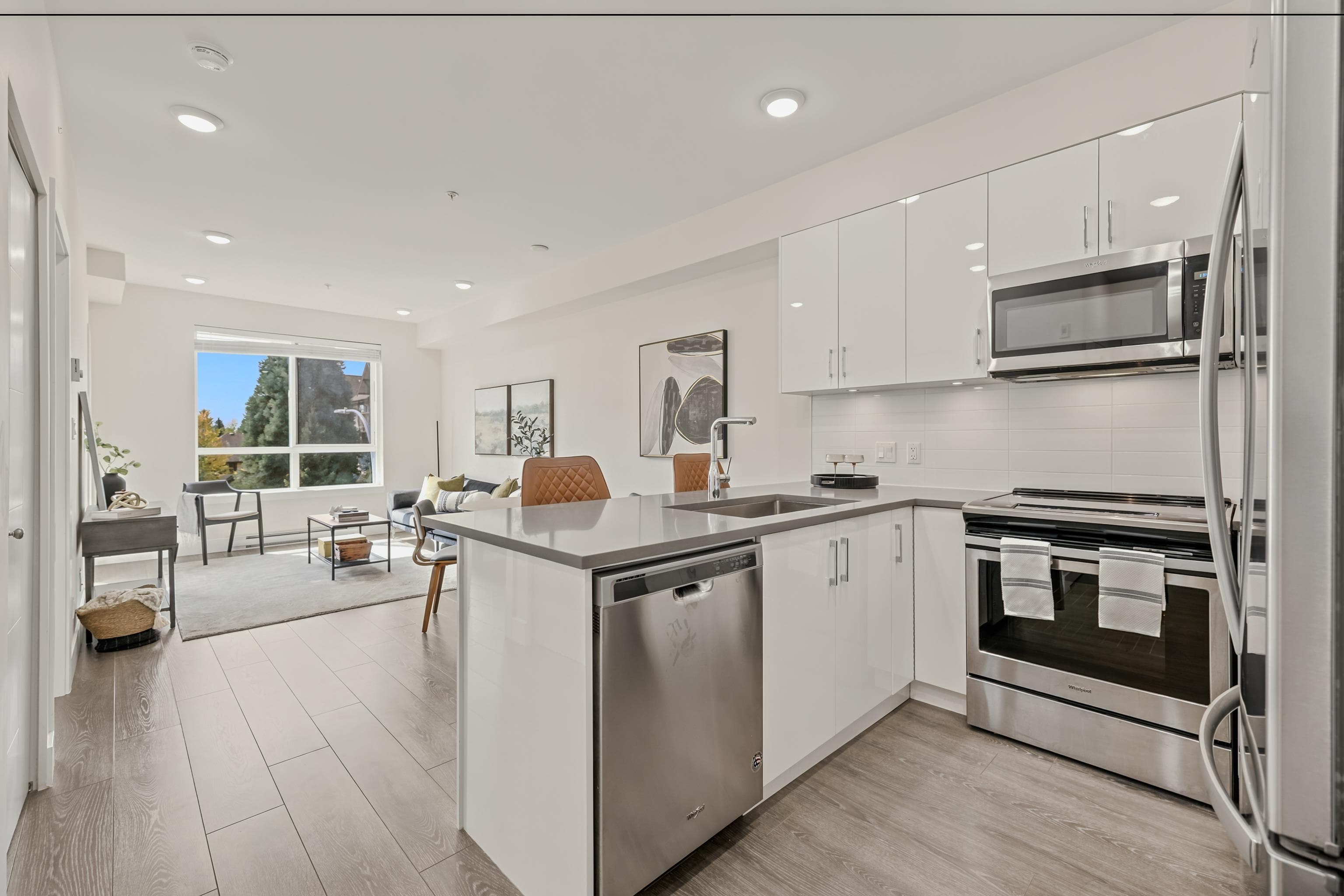 301 - 15351 101 Avenue, Surrey, V3R 0G2 — photo 3