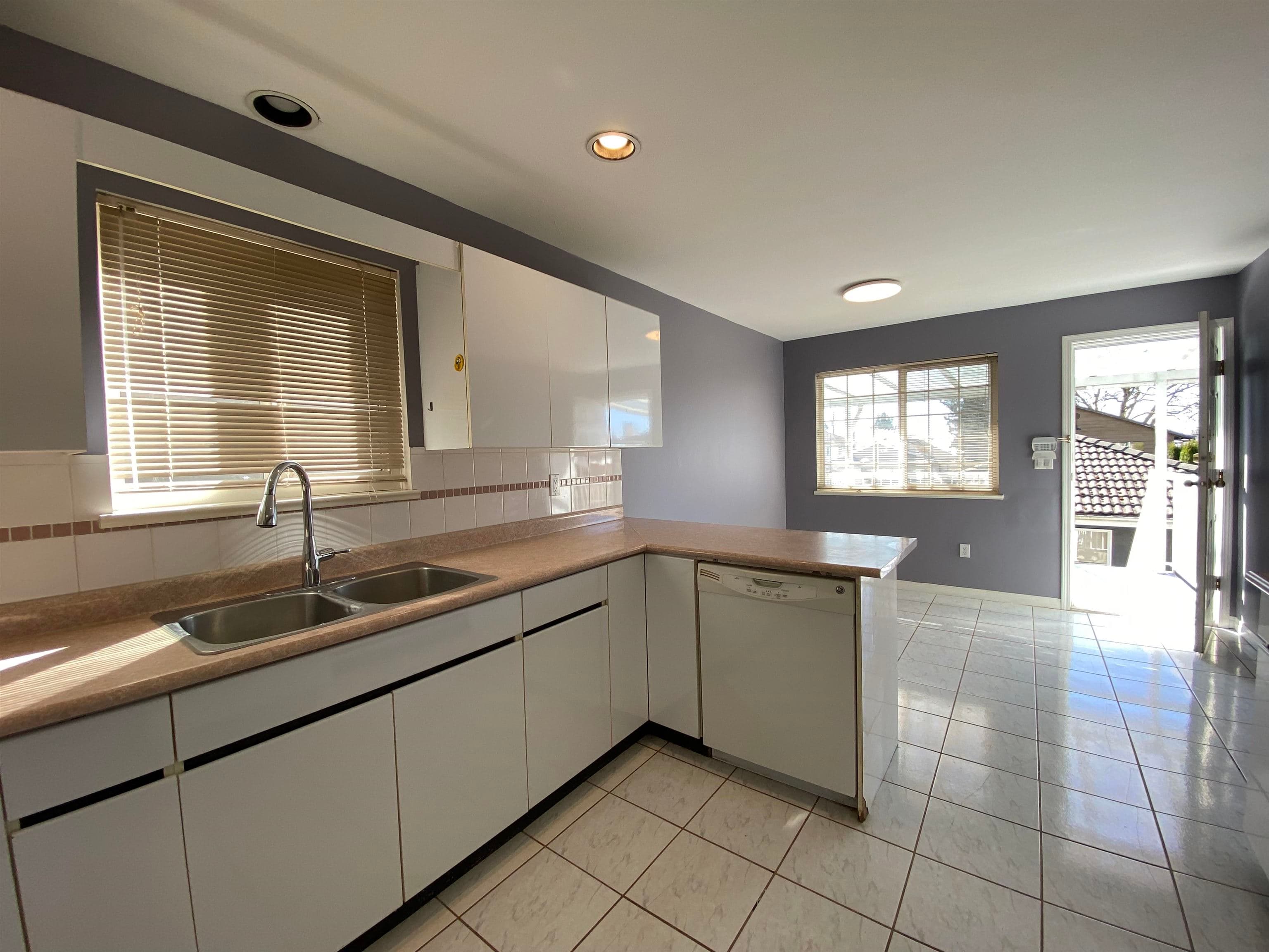 2 Bed Suite - 5536 Neville Street, Burnaby, V5J 2H7 — photo 2