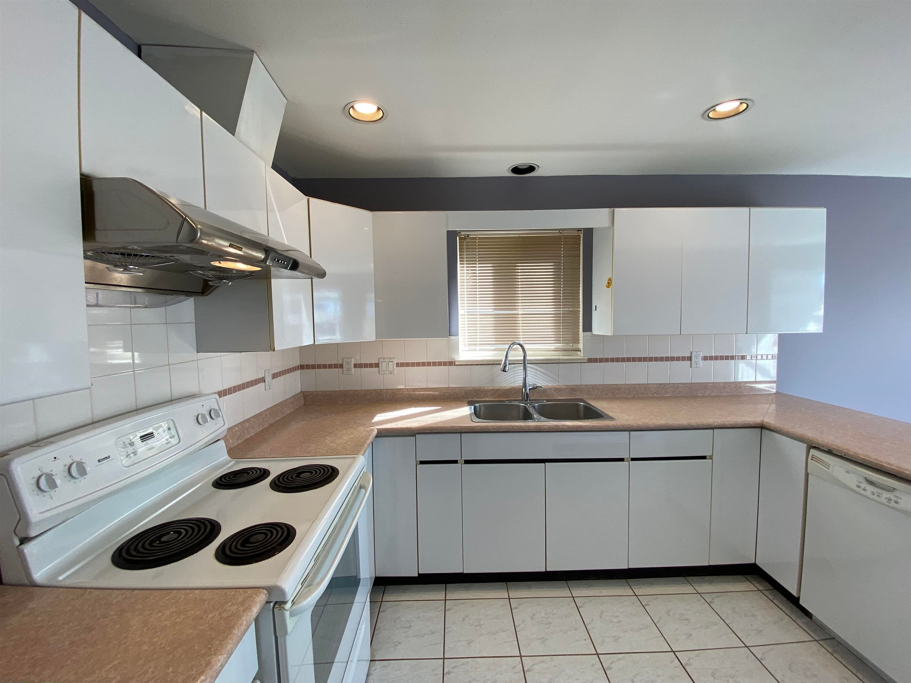 2 Bed Suite - 5536 Neville Street, Burnaby, V5J 2H7 — photo 3