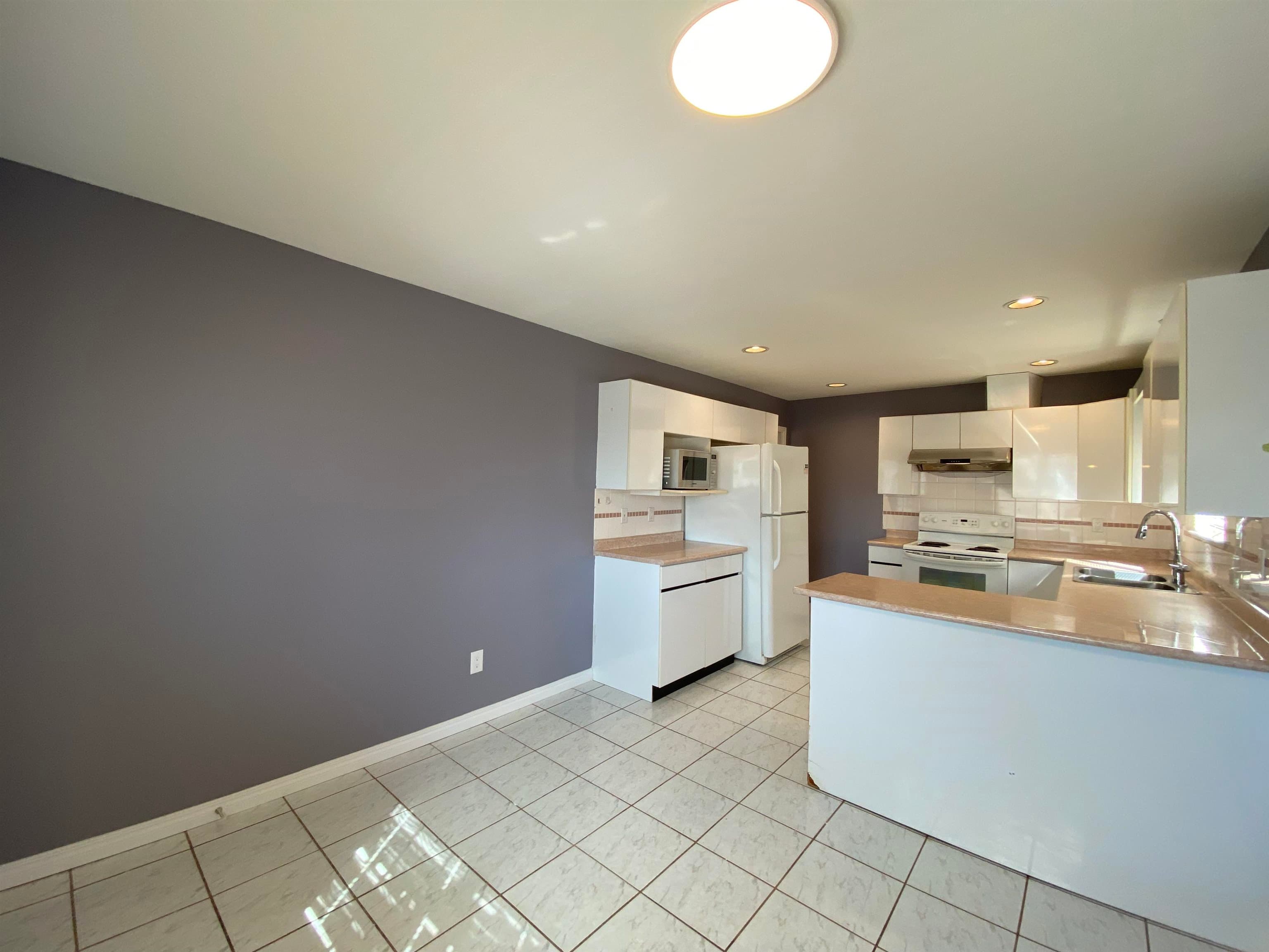 2 Bed Suite - 5536 Neville Street, Burnaby, V5J 2H7 — photo 5