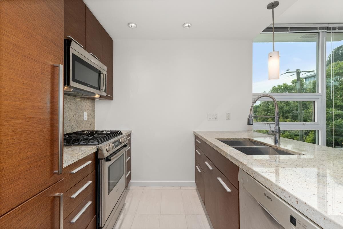 302 - 2528 Maple Street, Vancouver, V6J 0B5 — photo 2