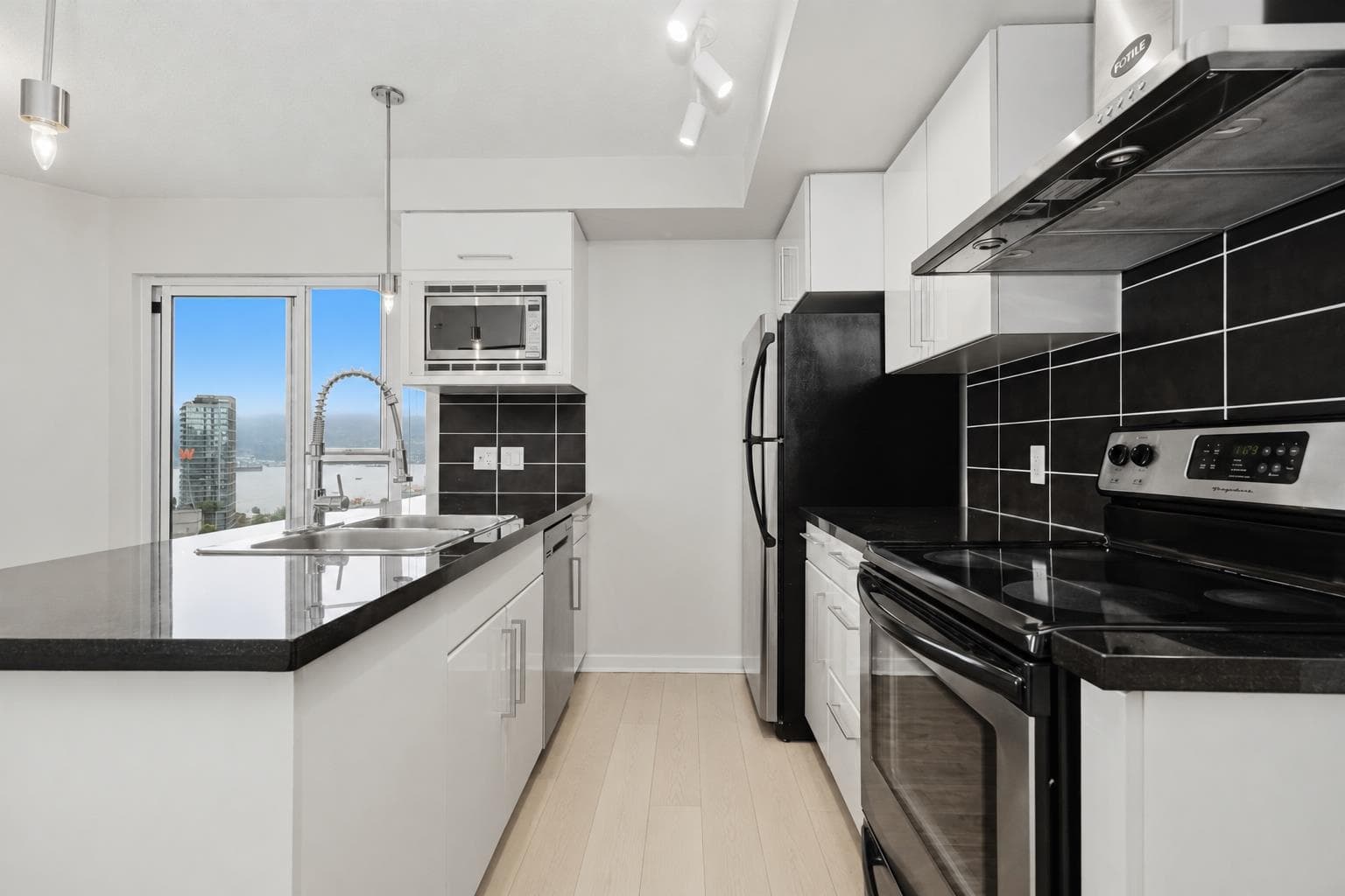 2901 - 689 Abbott Street, Vancouver, V6B 0J2 — photo 4