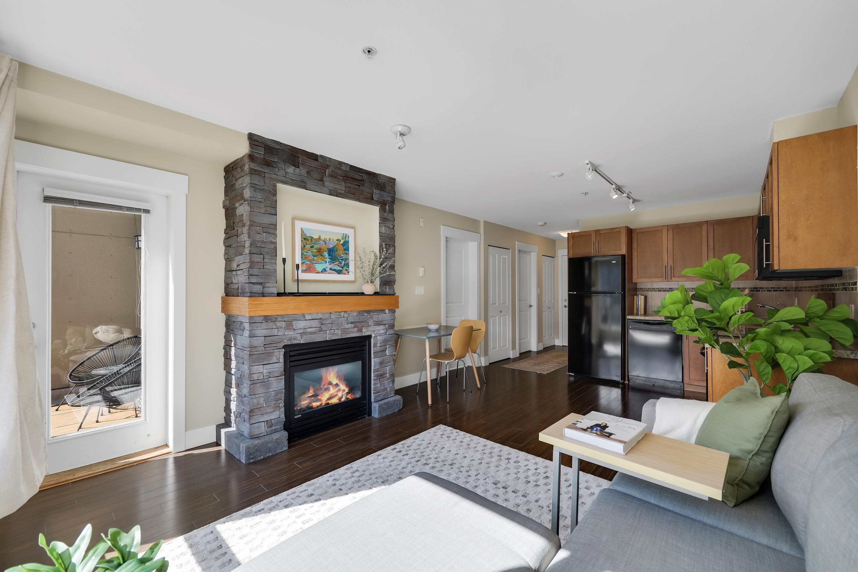 504 - 1211 Village Green Way, Squamish, V8B 0R7 — photo 2