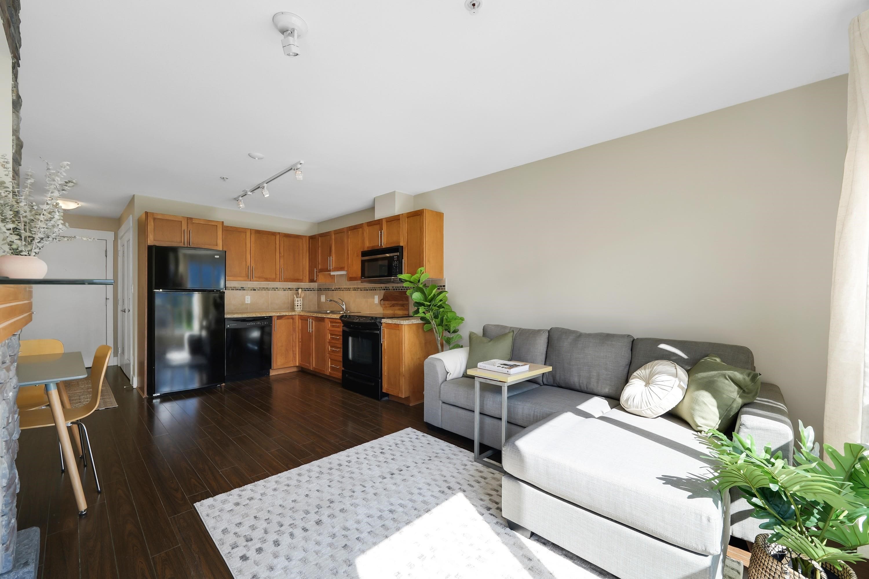 504 - 1211 Village Green Way, Squamish, V8B 0R7 — photo 5