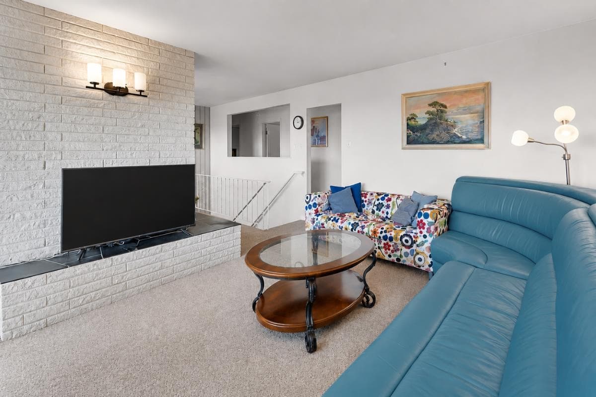 403 Newdale Court, North Vancouver, V7N 3H3 — photo 5