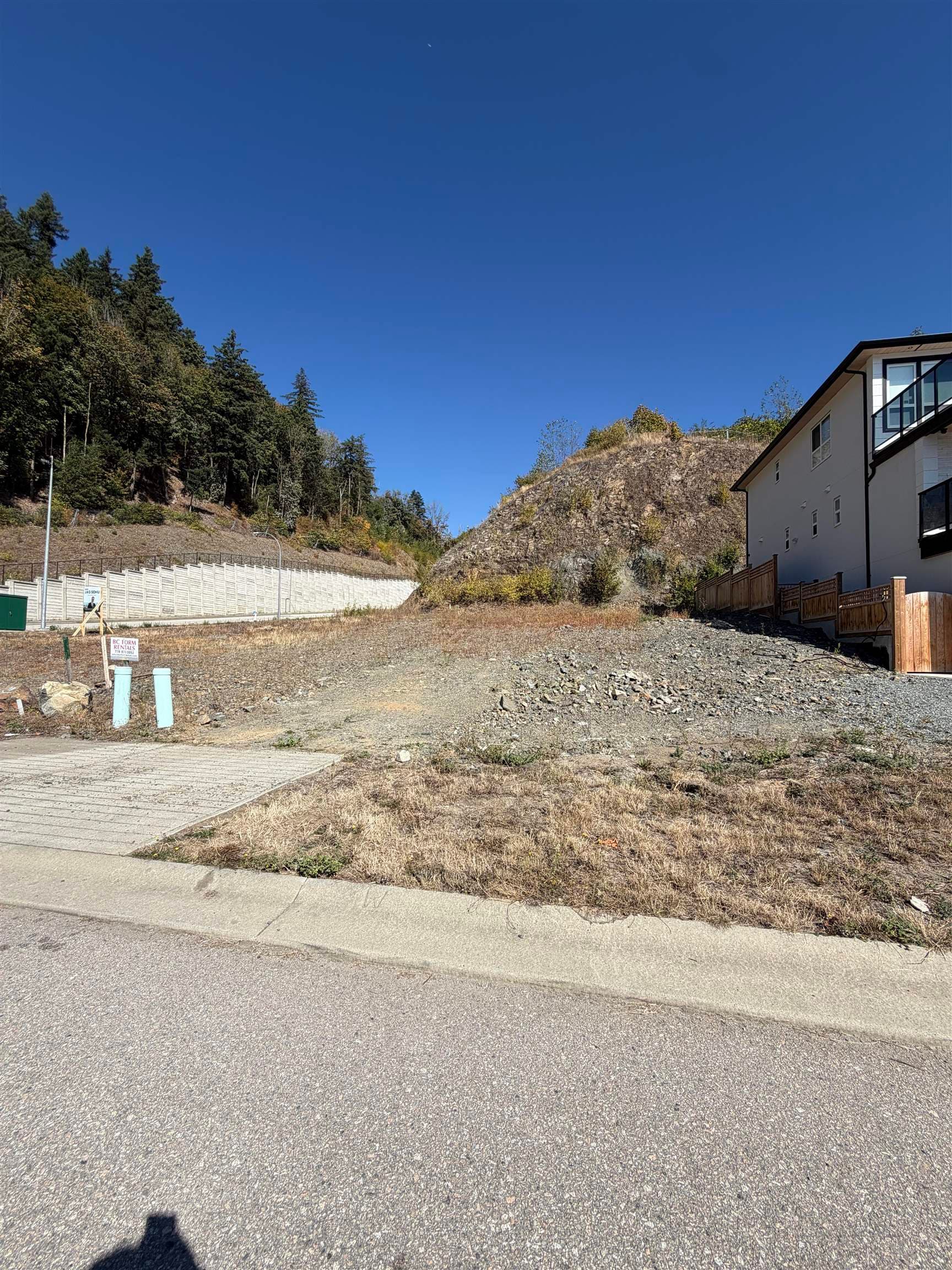 35617 Canterbury Avenue, Abbotsford, V3G 1G2 — photo 1