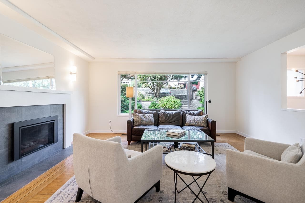 206 Clearview Drive, Port Moody, V3H 2S8 — photo 4