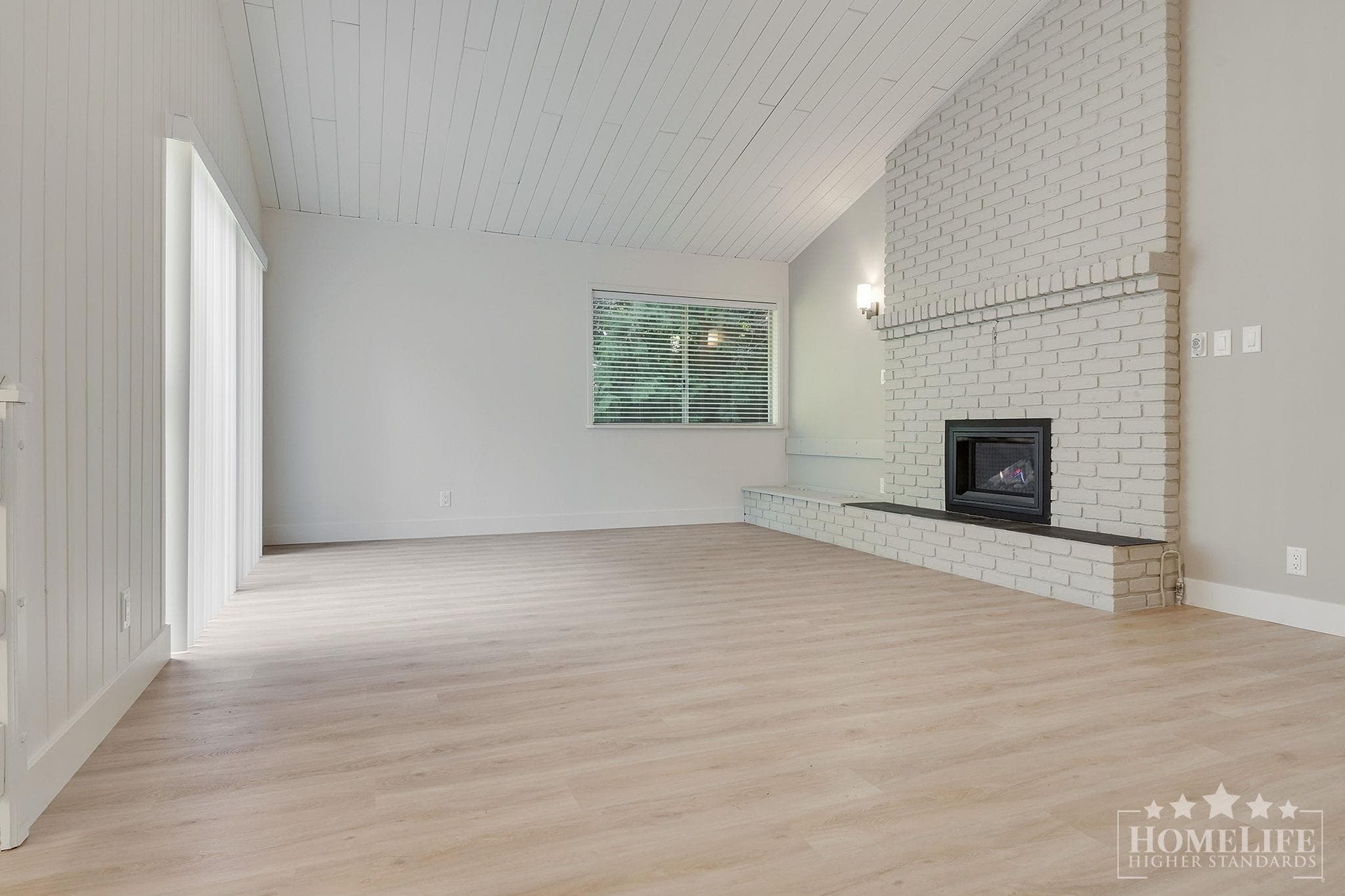 Hiouse - 12687 23 Avenue, White Rock, V4A 2C6 — photo 2