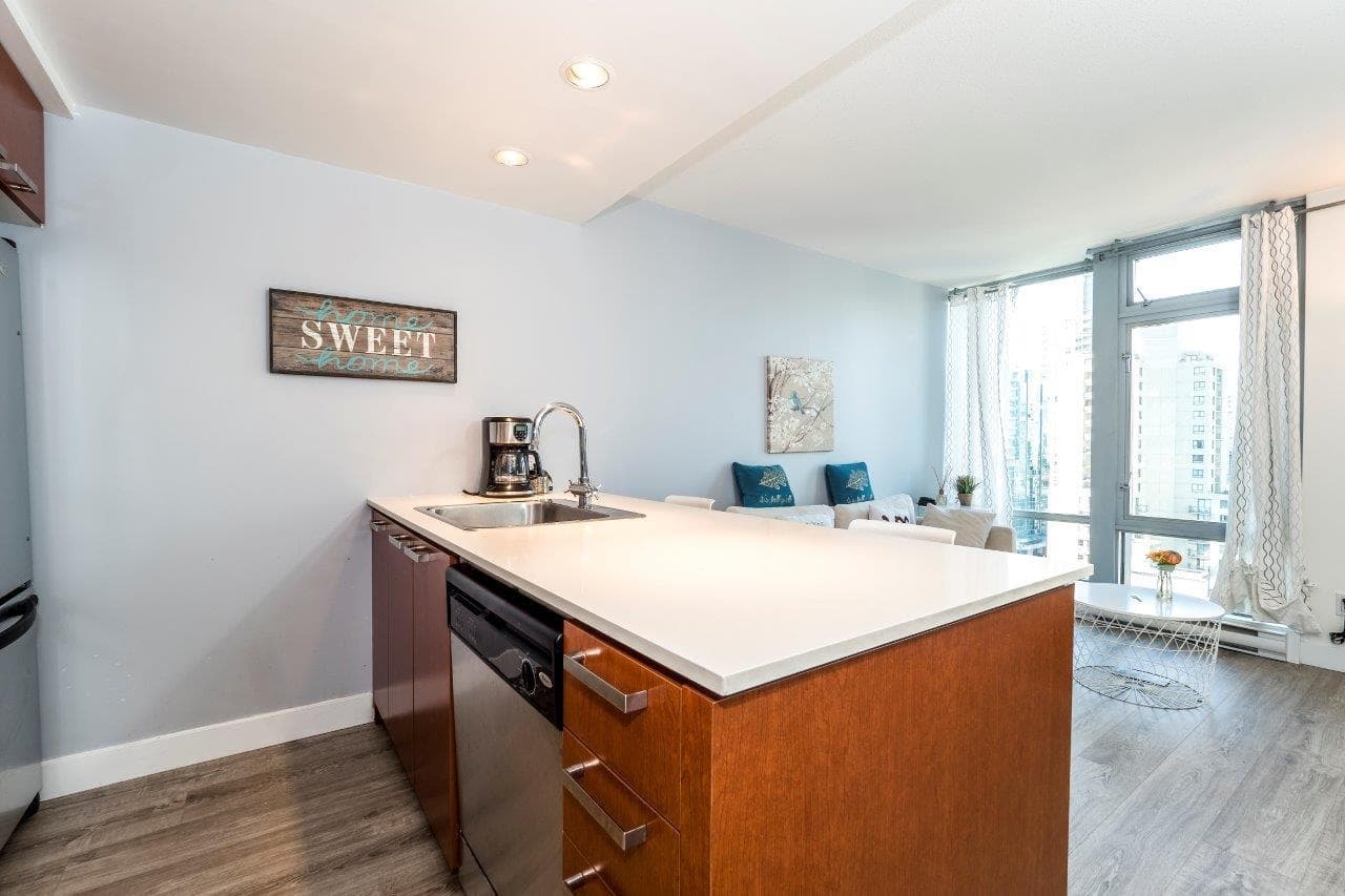 1704 - 1255 Seymour Street, Vancouver, V6B 0H1 — photo 2