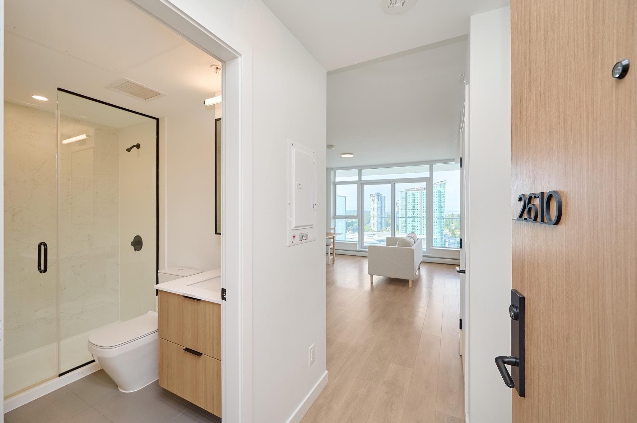 2610 - 13685 102 Avenue, Surrey, V3T 1N7 — photo 2