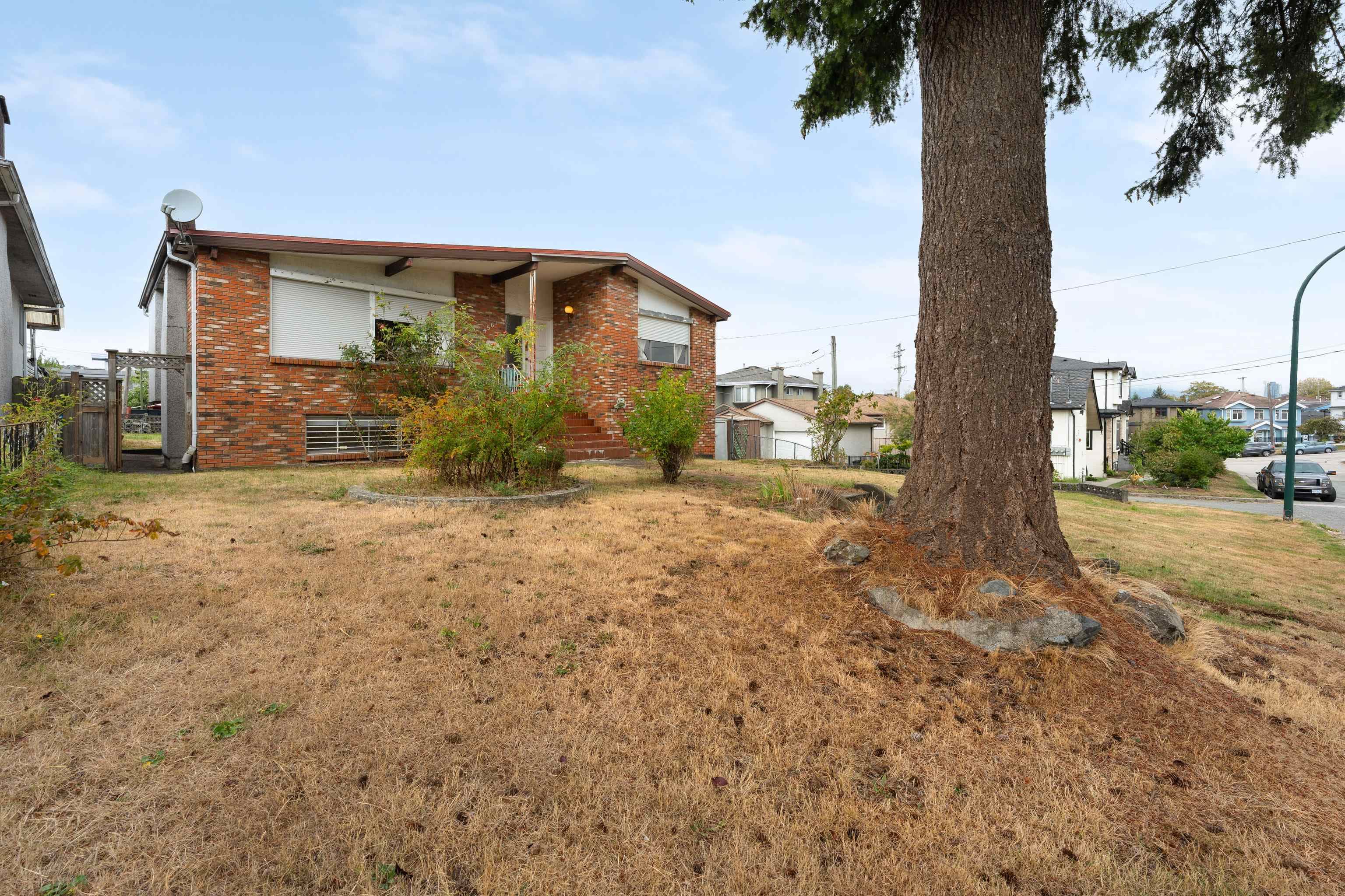 4561 Manor Street, Vancouver, V5R 3X4 — photo 2